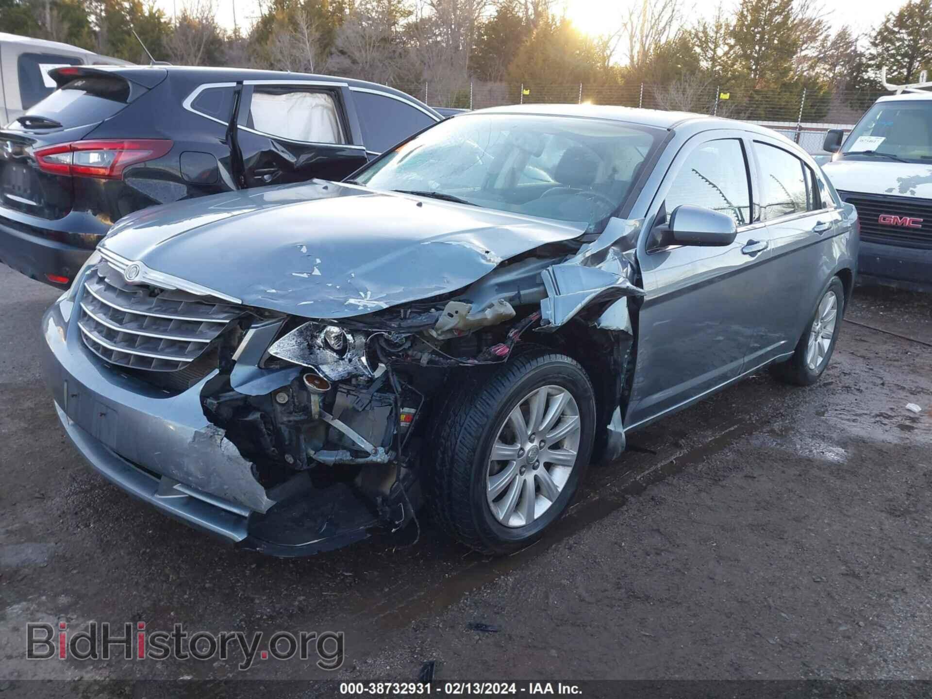 2010 CHRYSLER SEBRING - VIN: 1C3CC5FBXAN112355 - Фото 2