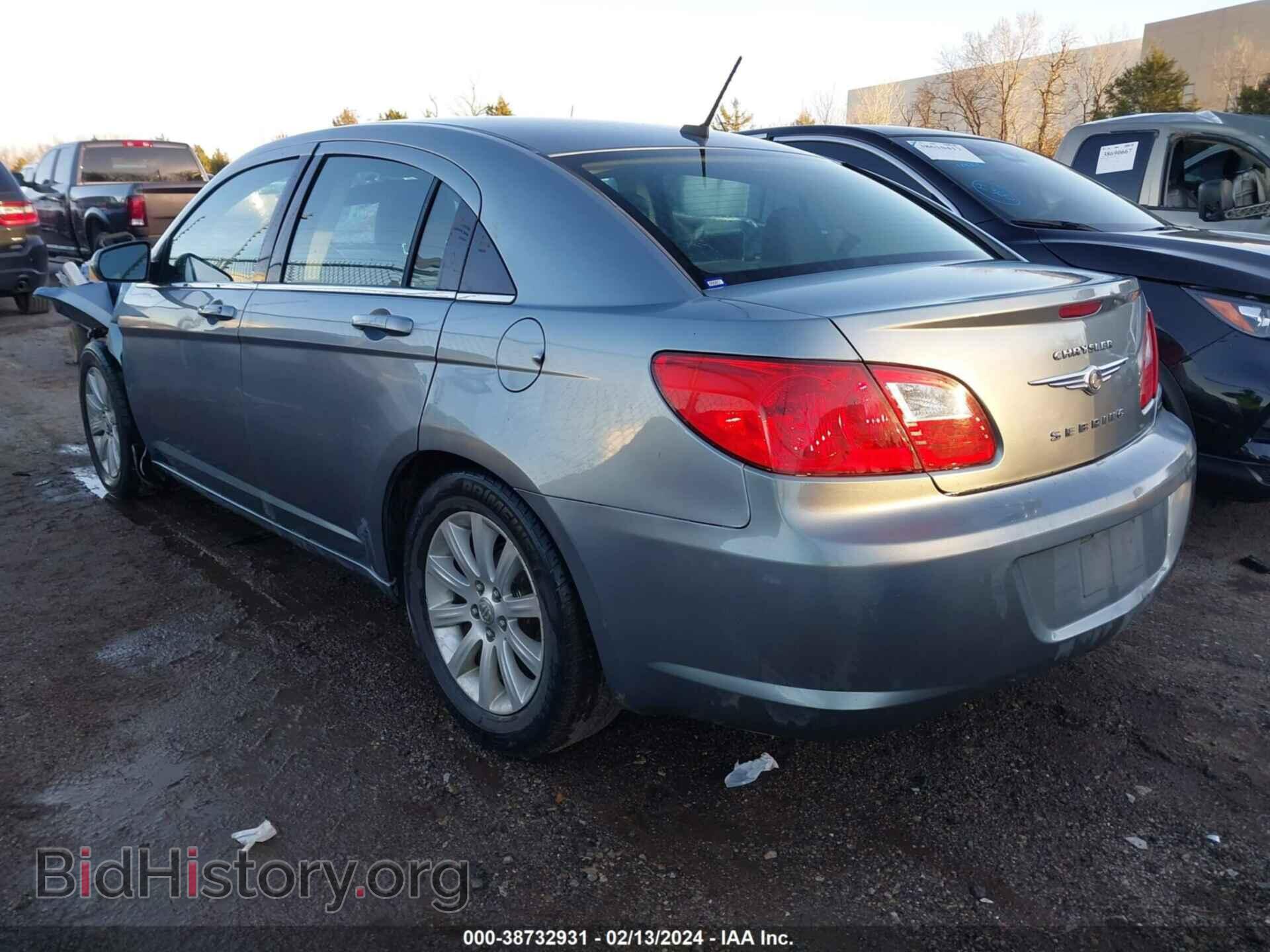2010 CHRYSLER SEBRING - VIN: 1C3CC5FBXAN112355 - Фото 3