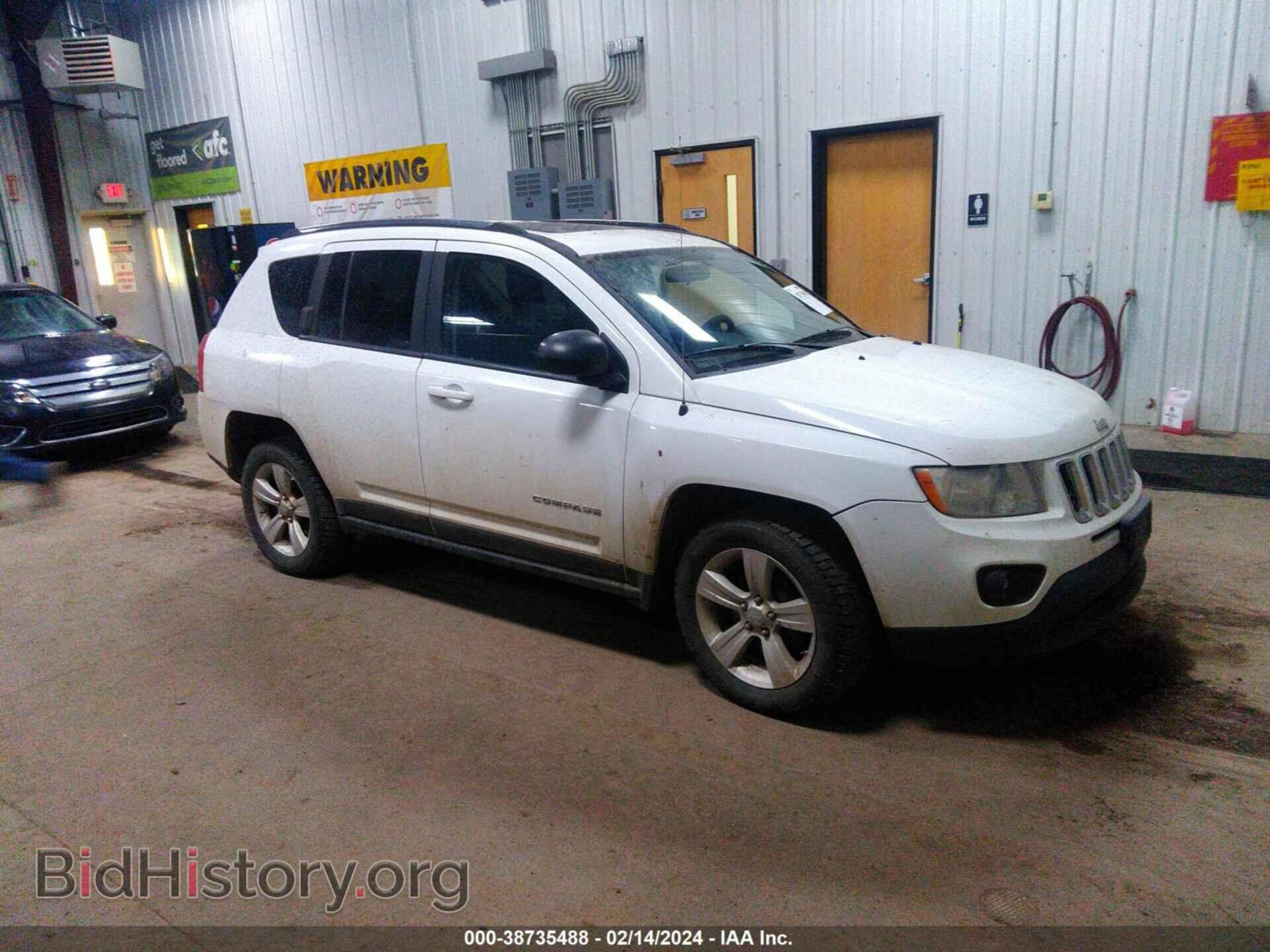 Photo 1J4NF1FB2BD135196 - JEEP COMPASS 2011