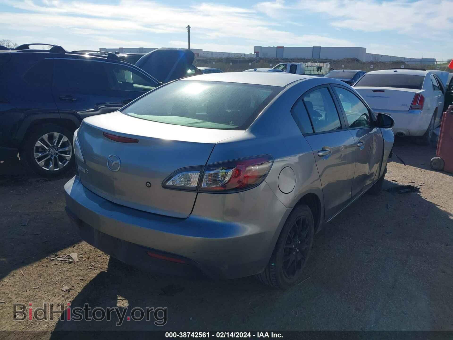 2011 MAZDA MAZDA3 - VIN: JM1BL1UF3B1366231 - Фото 4