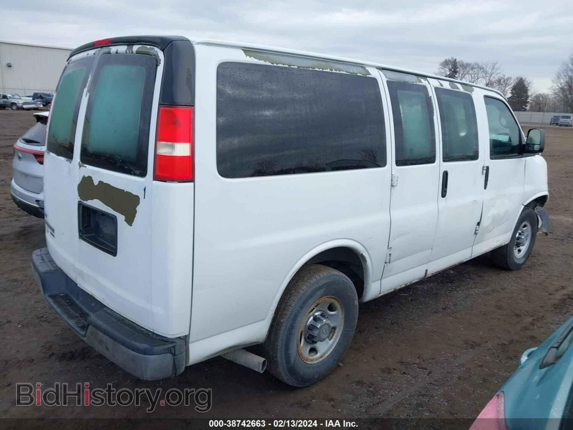 2011 CHEVROLET EXPRESS 2500 - VIN: 1GAWGRFA3B1140592 - Фото 4
