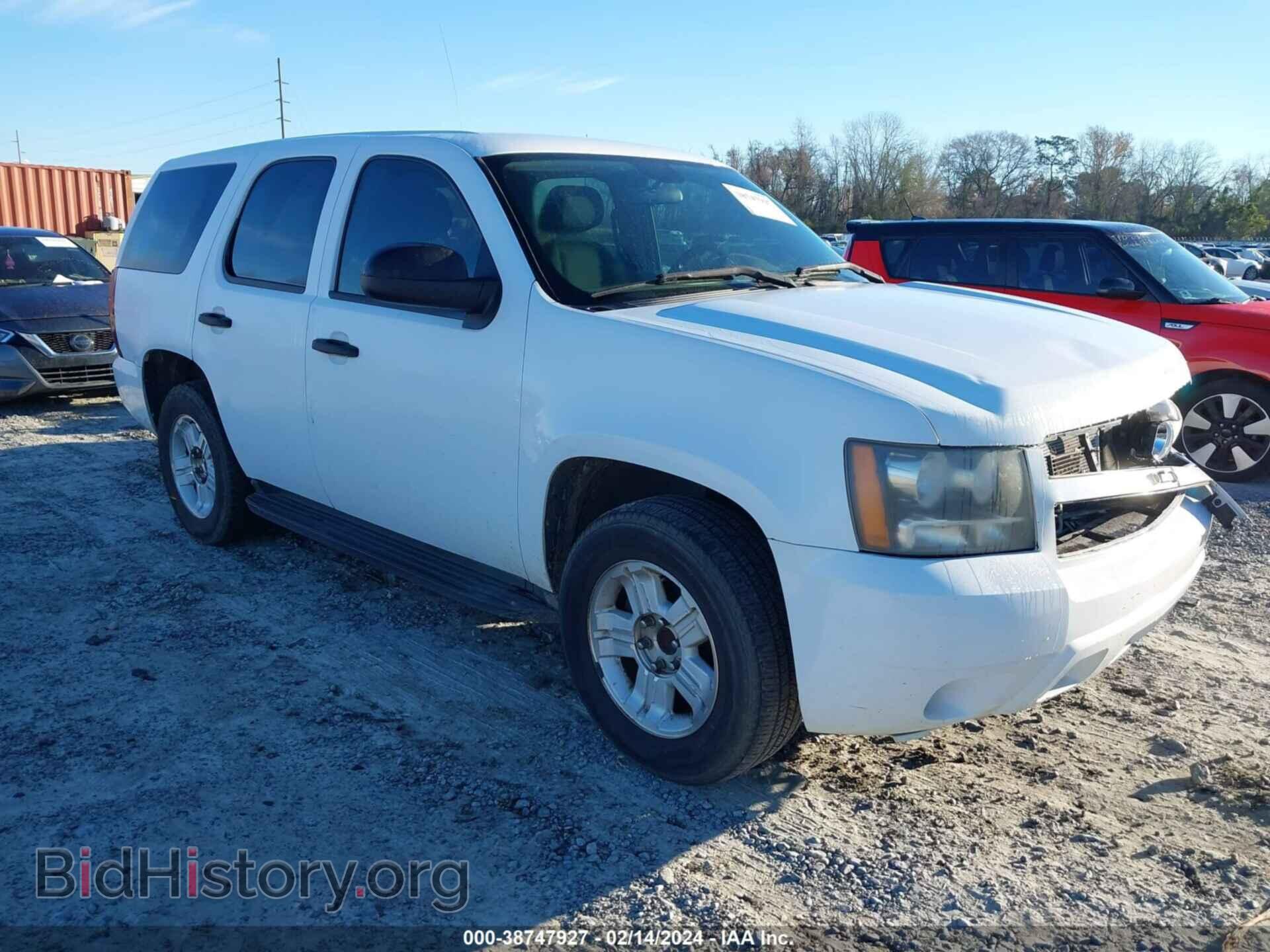 Photo 1GNLC2E02BR153882 - CHEVROLET TAHOE 2011