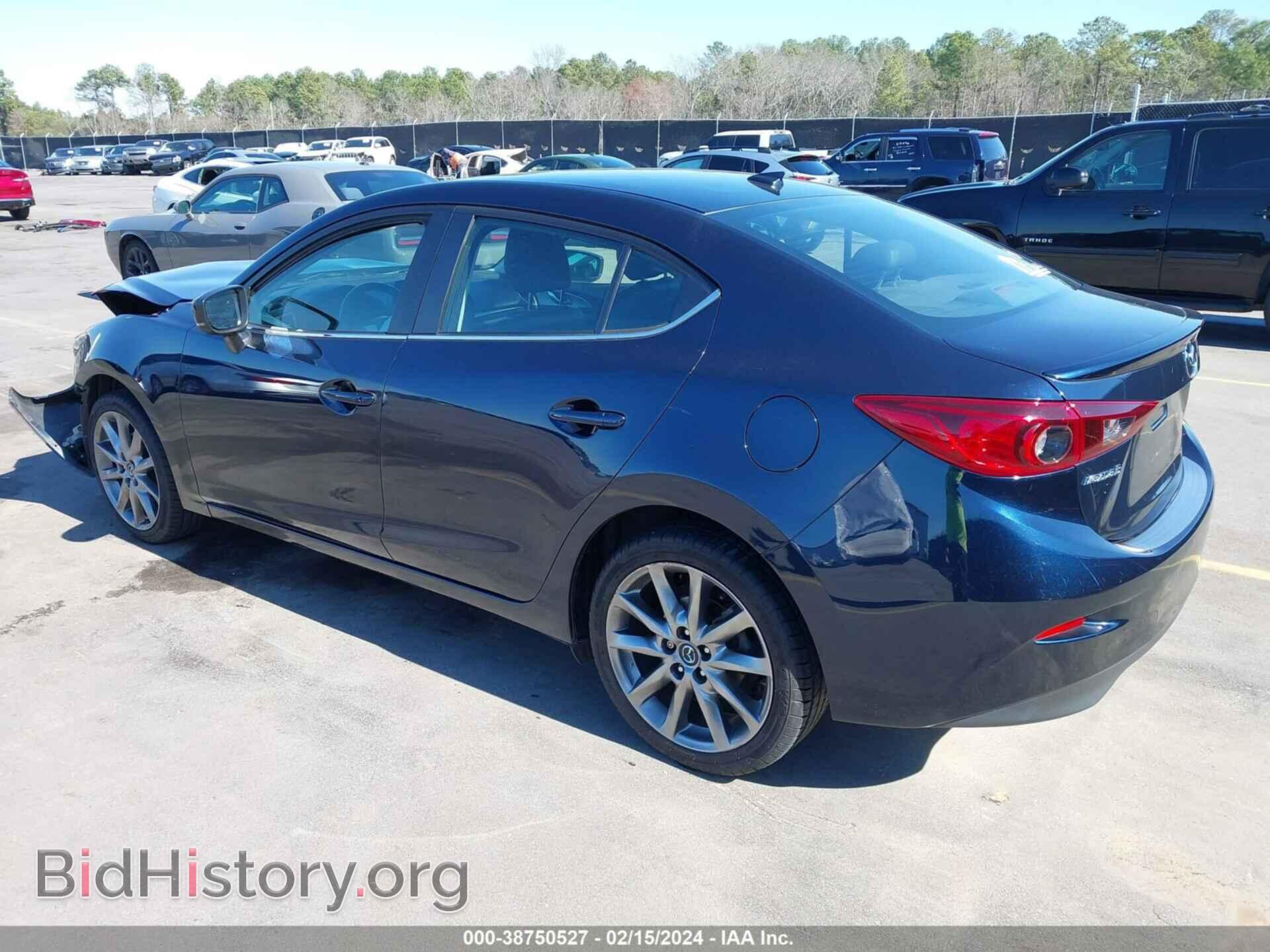 2018 MAZDA MAZDA3 - VIN: 3MZBN1V38JM168905 - Фото 3
