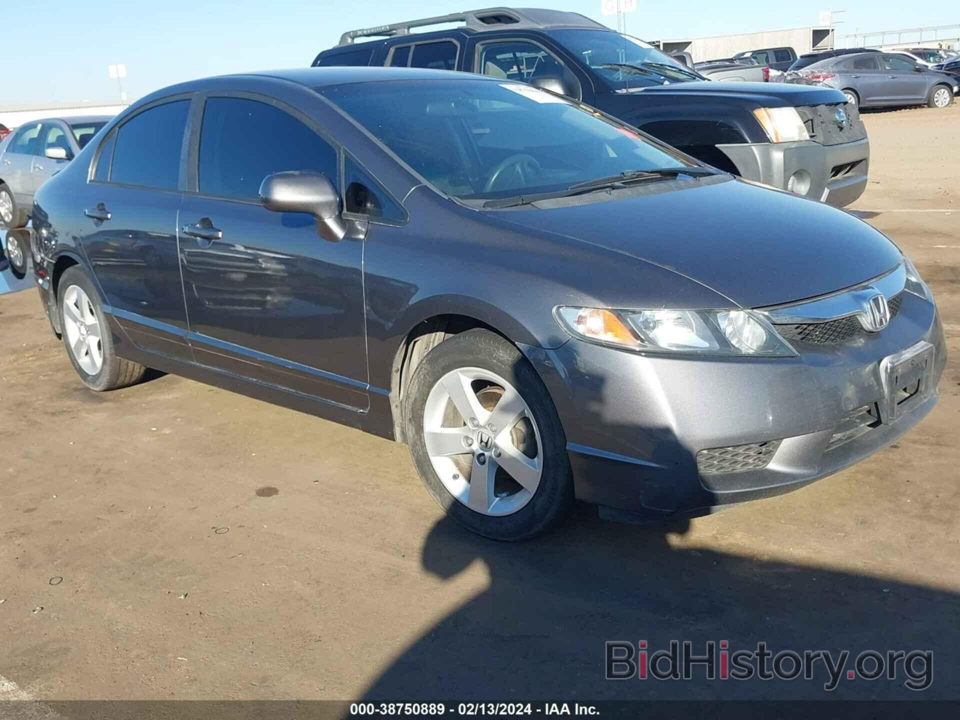 Photo 19XFA1F6XBE036958 - HONDA CIVIC SDN 2011