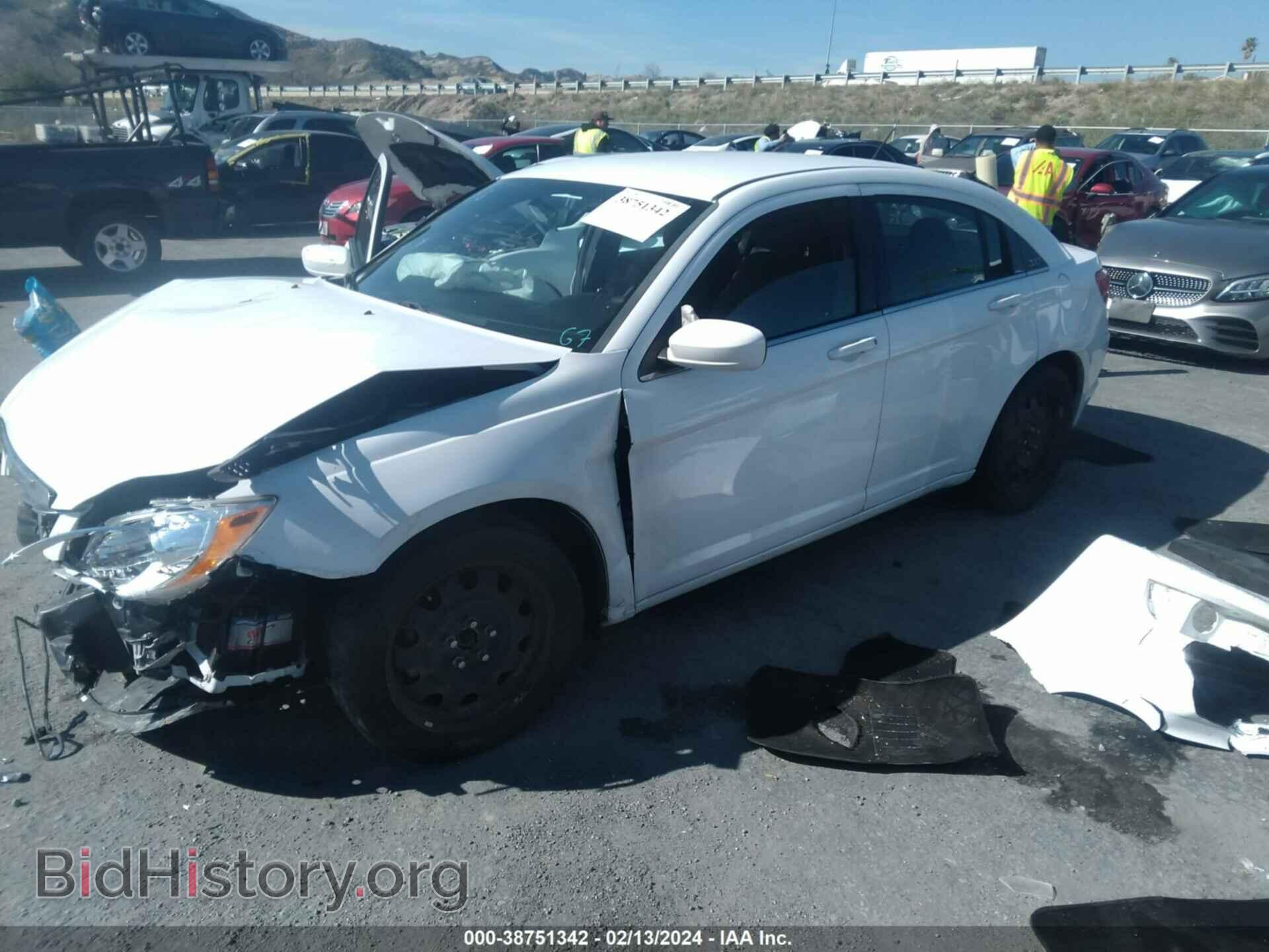 2014 CHRYSLER 200 - VIN: 1C3CCBAB8EN168211 - Фото 2