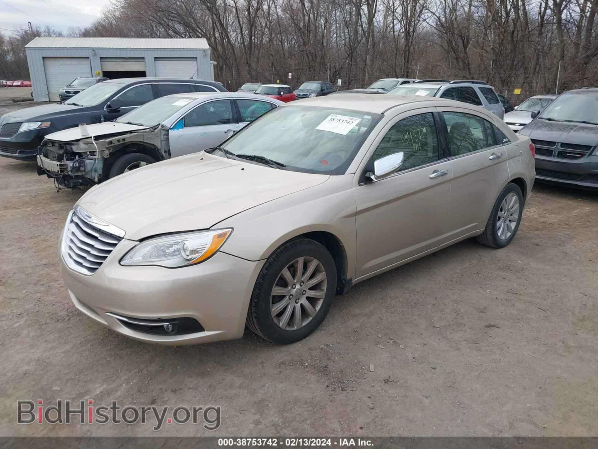 2013 CHRYSLER 200 - VIN: 1C3CCBCG8DN618074 - Фото 2