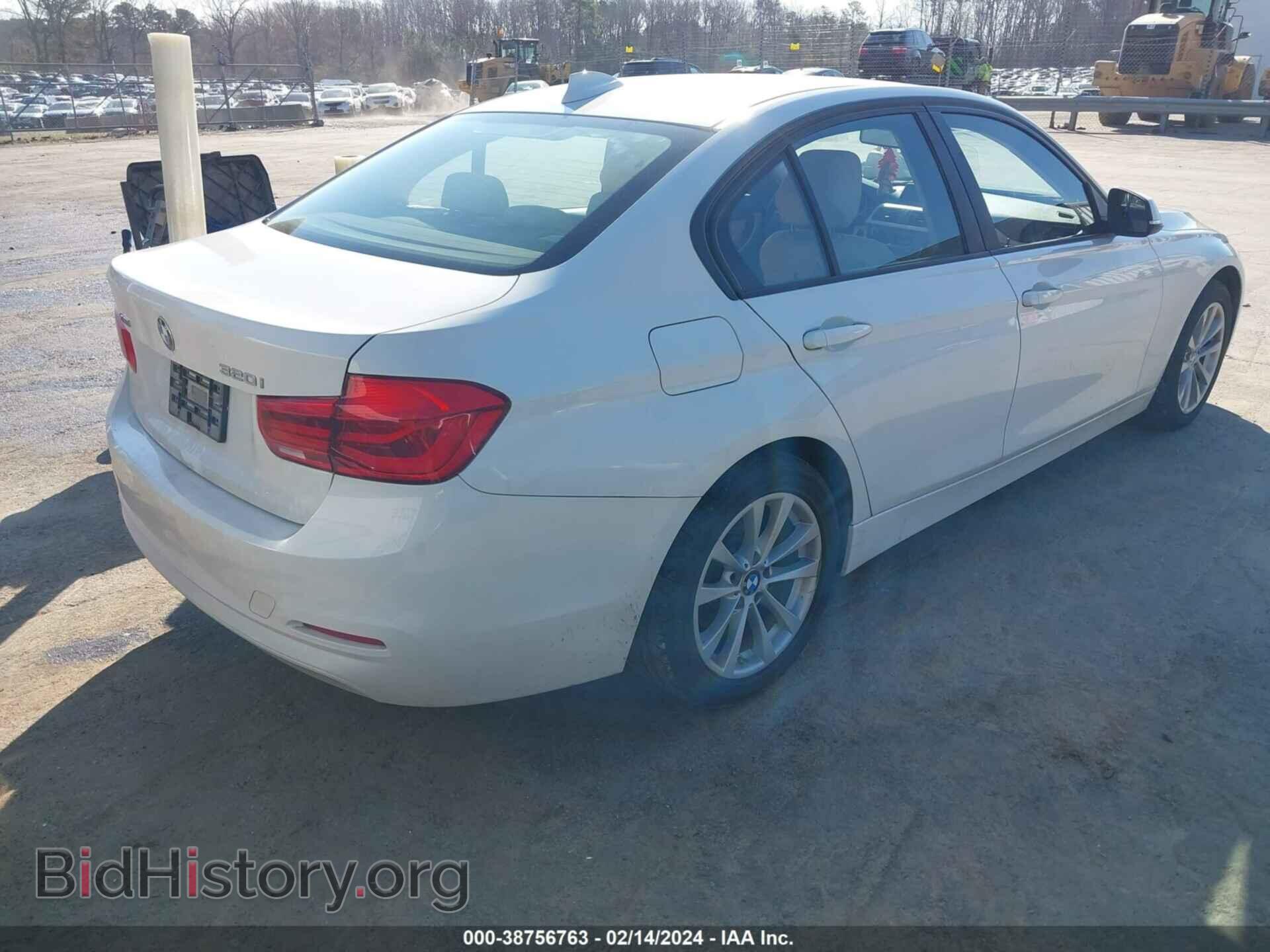 2018 BMW 320I - VIN: WBA8A3C57JA357838 - Фото 4