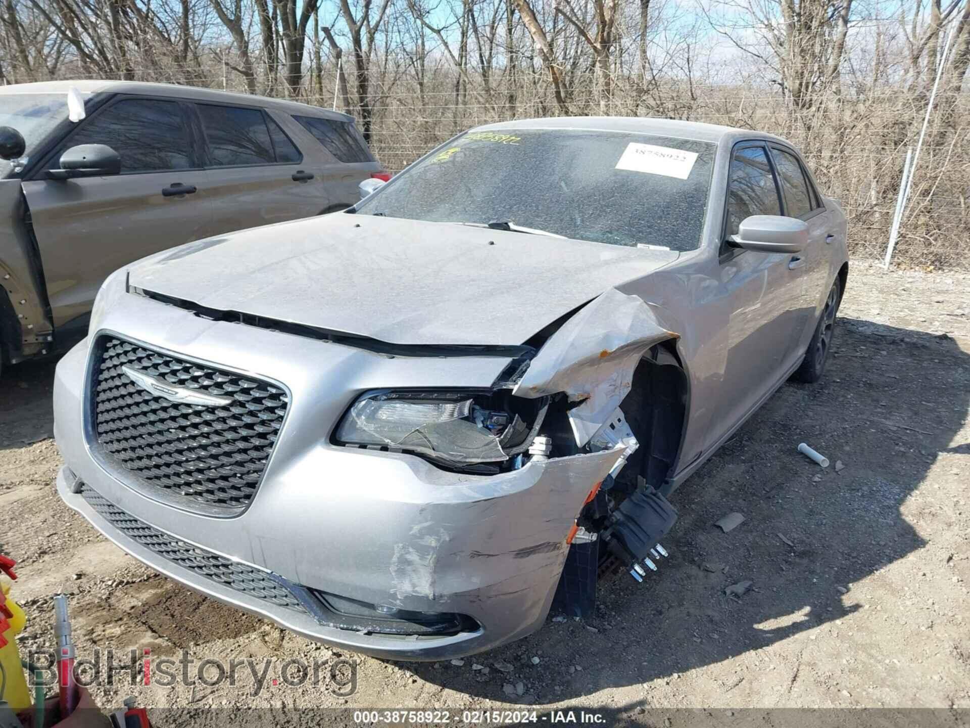 2016 CHRYSLER 300 - VIN: 2C3CCAGG1GH296153 - Фото 2