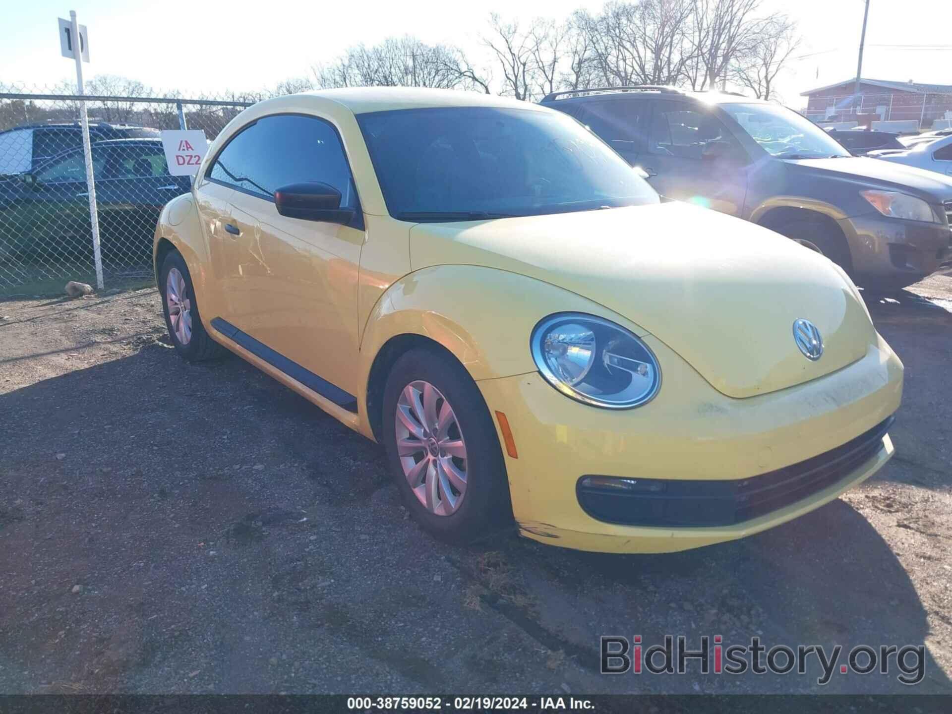 Photo 3VWF17ATXFM655035 - VOLKSWAGEN BEETLE 2015