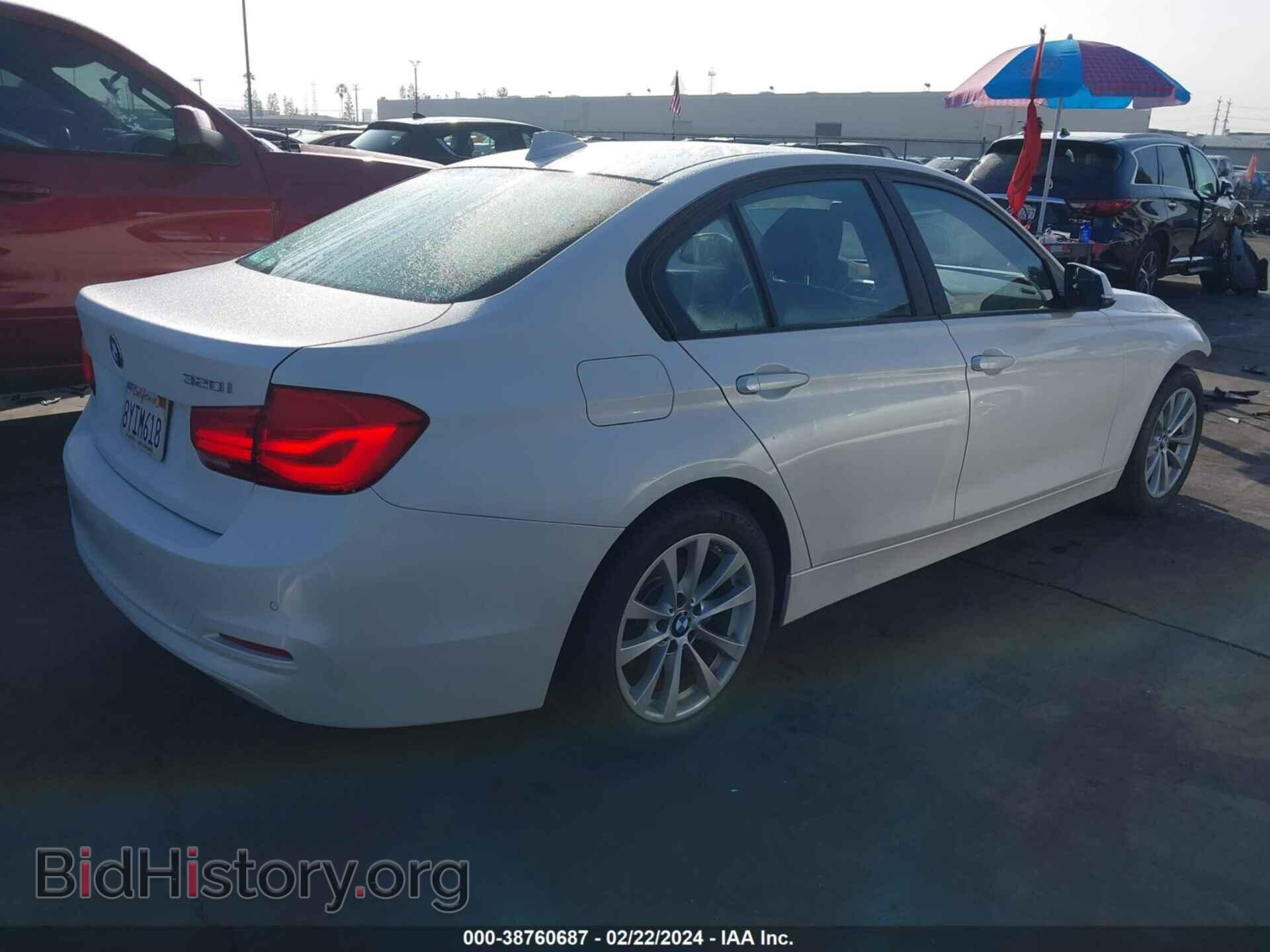 2018 BMW 320I - VIN: WBA8A9C52JAH12811 - Фото 4