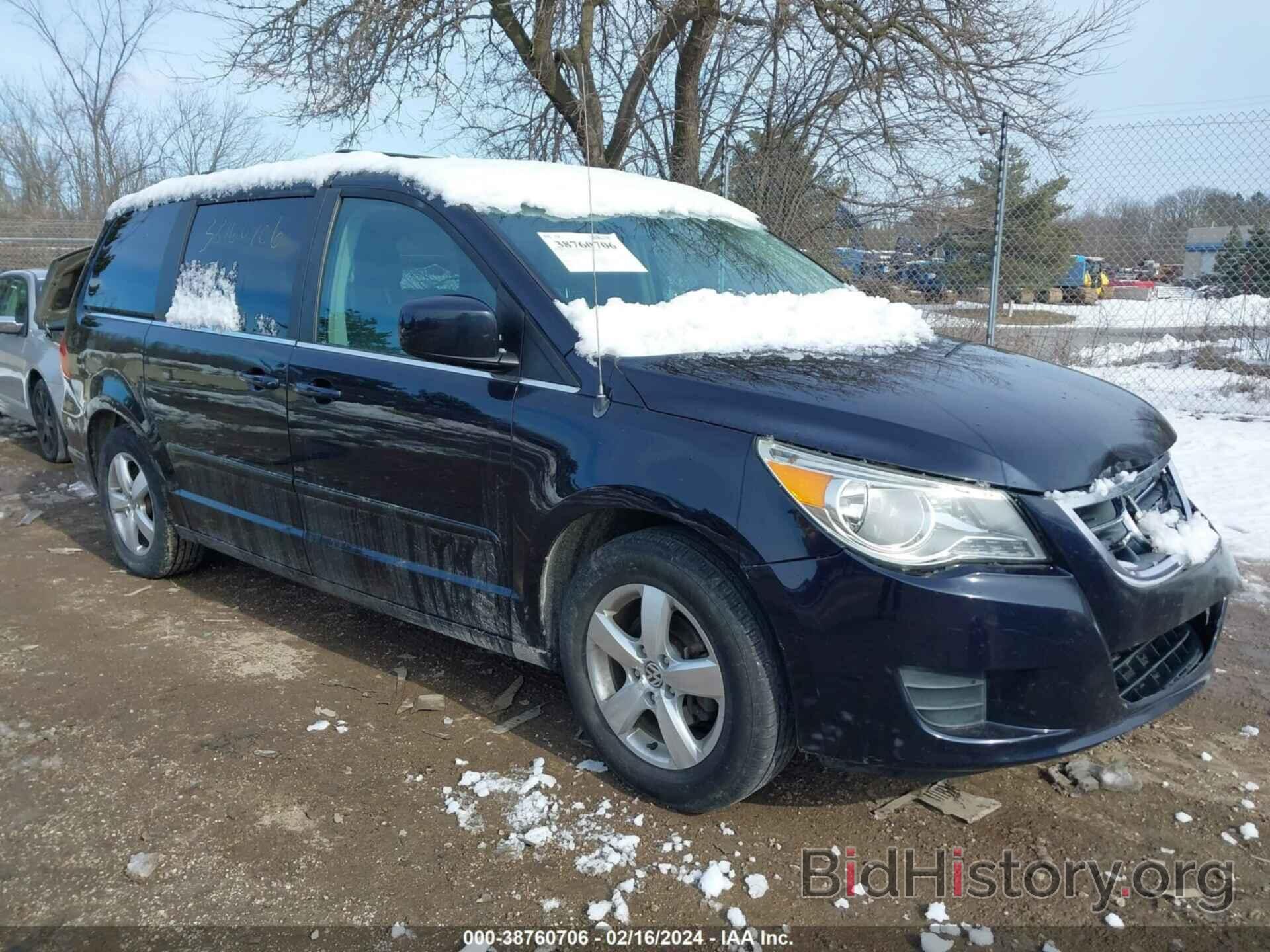 Photo 2V4RW3DG8BR718165 - VOLKSWAGEN ROUTAN 2011