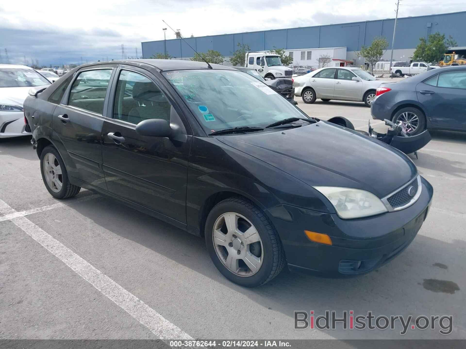 Photo 1FAHP34N57W350629 - FORD FOCUS 2007