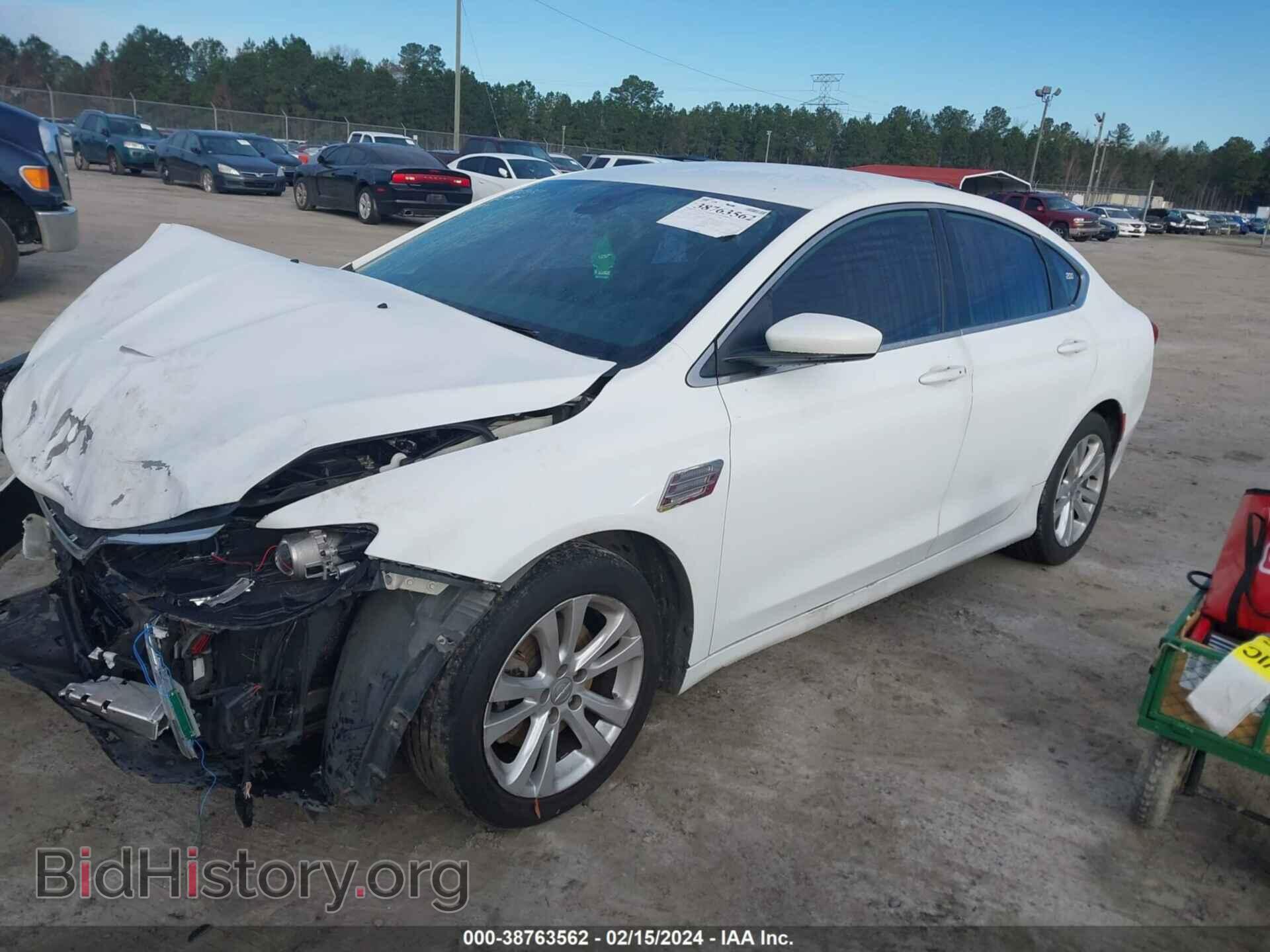 2015 CHRYSLER 200 - VIN: 1C3CCCAB7FN654211 - Фото 2