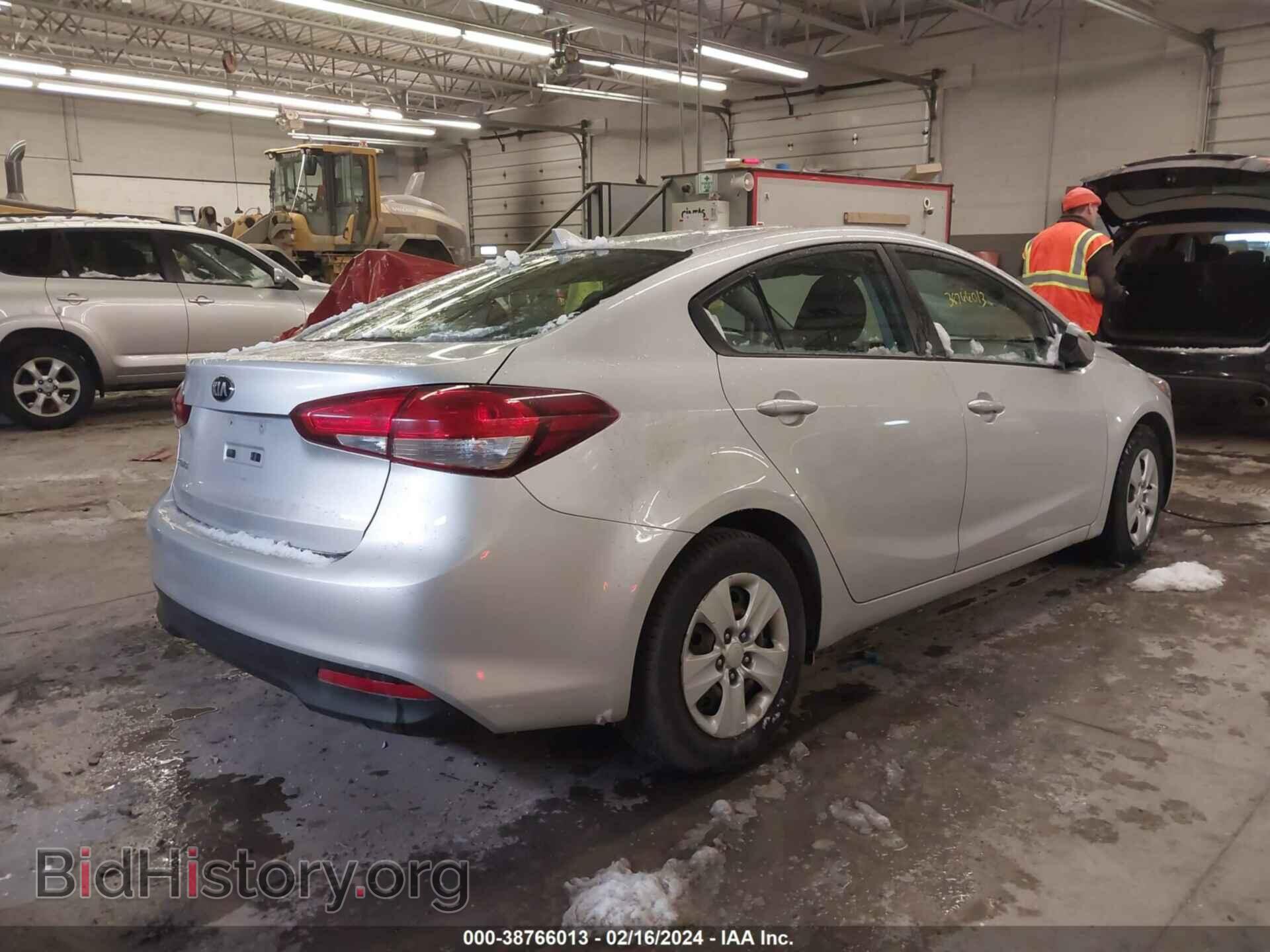 2017 KIA FORTE - VIN: 3KPFK4A78HE056990 - Фото 4