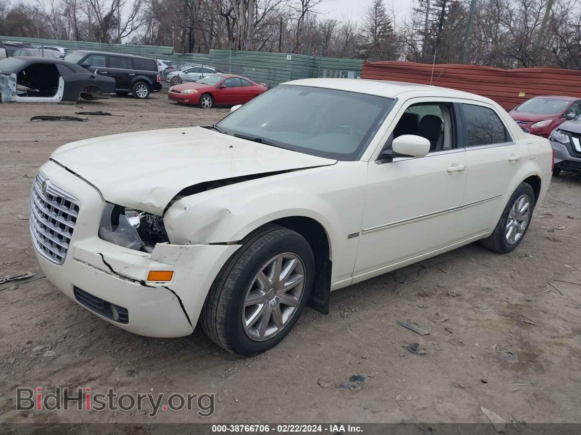 2008 CHRYSLER 300 - VIN: 2C3LA53G48H329599 - Фото 2