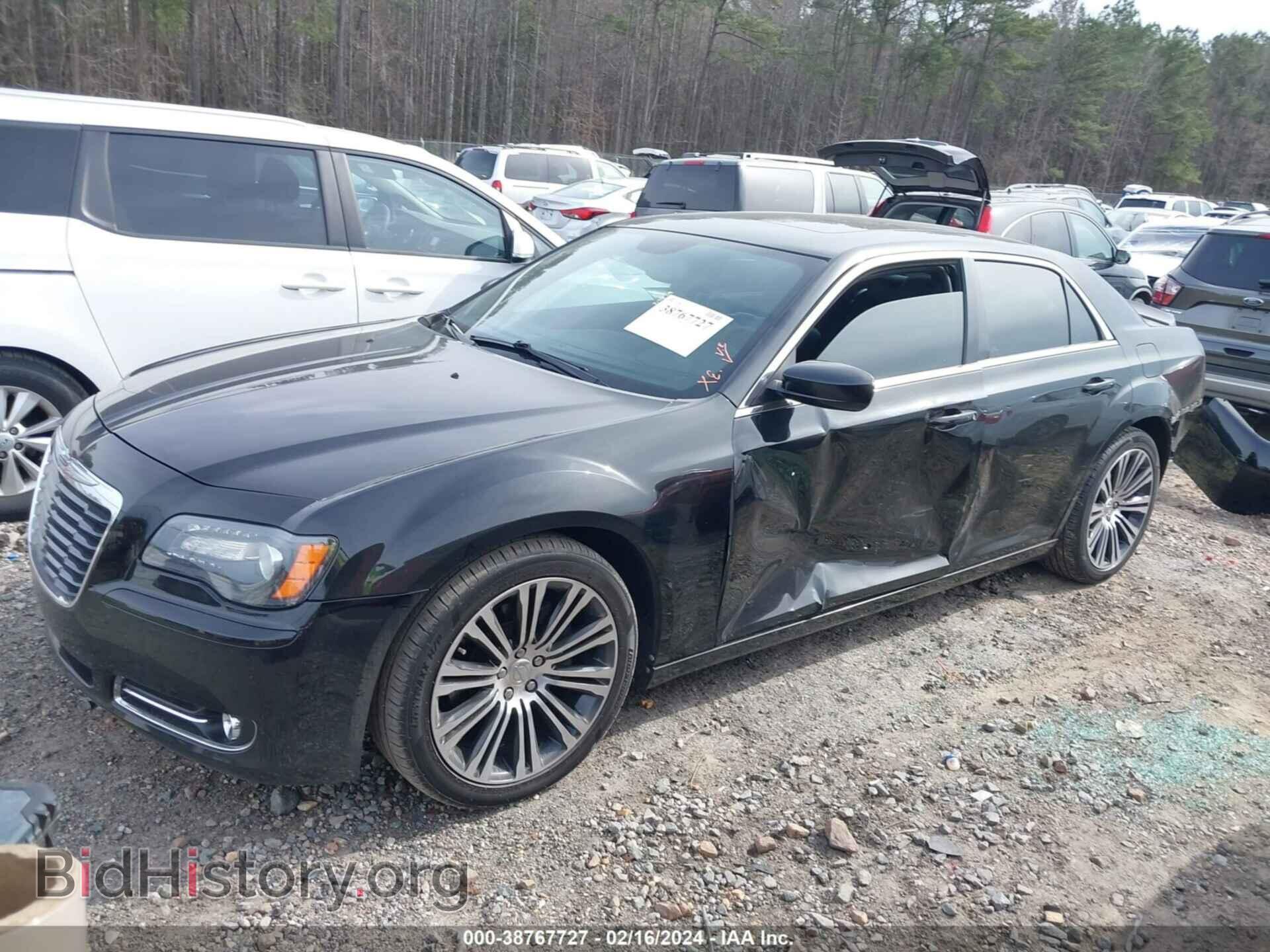 2013 CHRYSLER 300 - VIN: 2C3CCABT3DH652795 - Фото 2