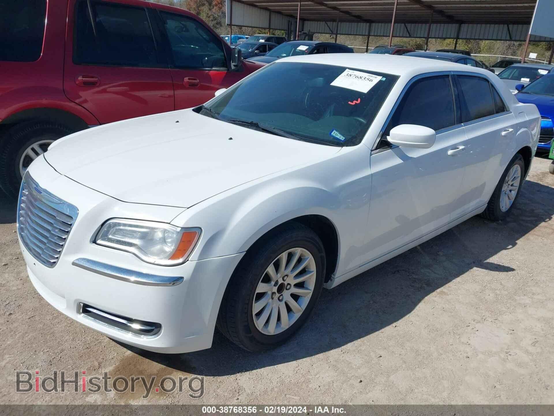 2013 CHRYSLER 300 - VIN: 2C3CCAAG7DH732024 - Фото 2