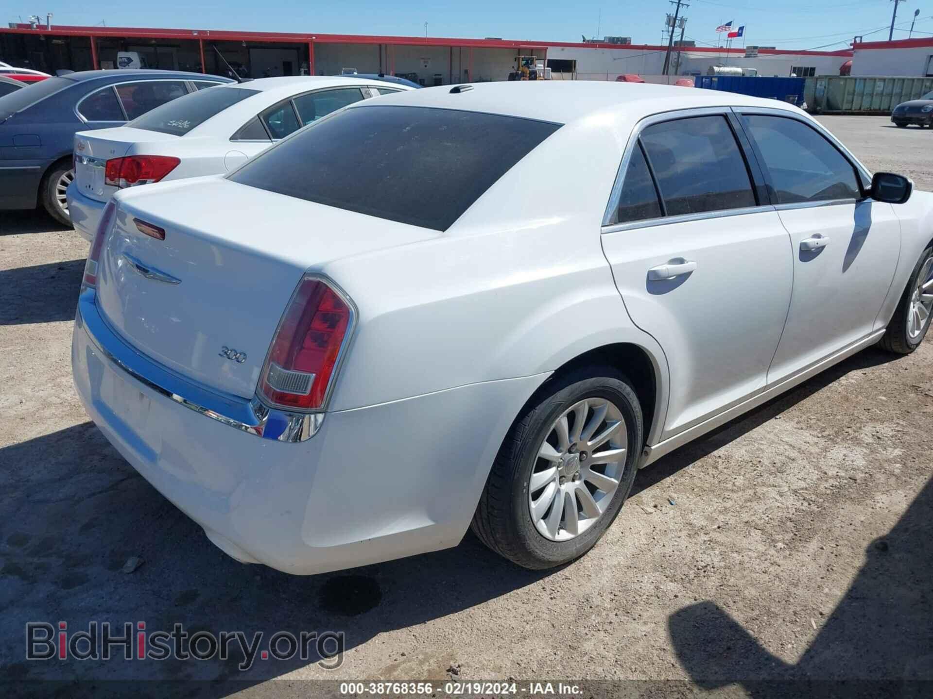 2013 CHRYSLER 300 - VIN: 2C3CCAAG7DH732024 - Фото 4