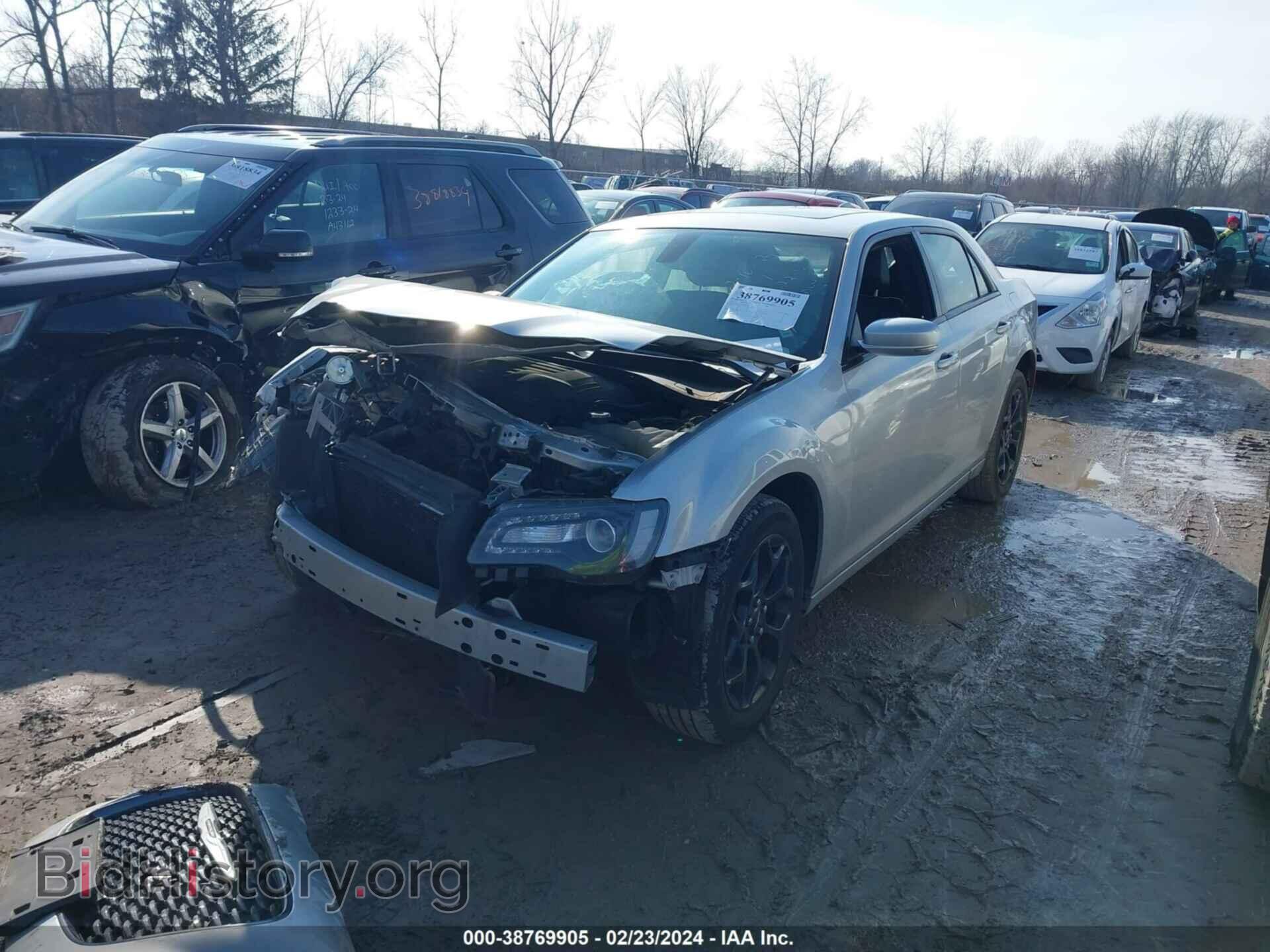 2019 CHRYSLER 300 - VIN: 2C3CCAGG8KH662294 - Фото 2