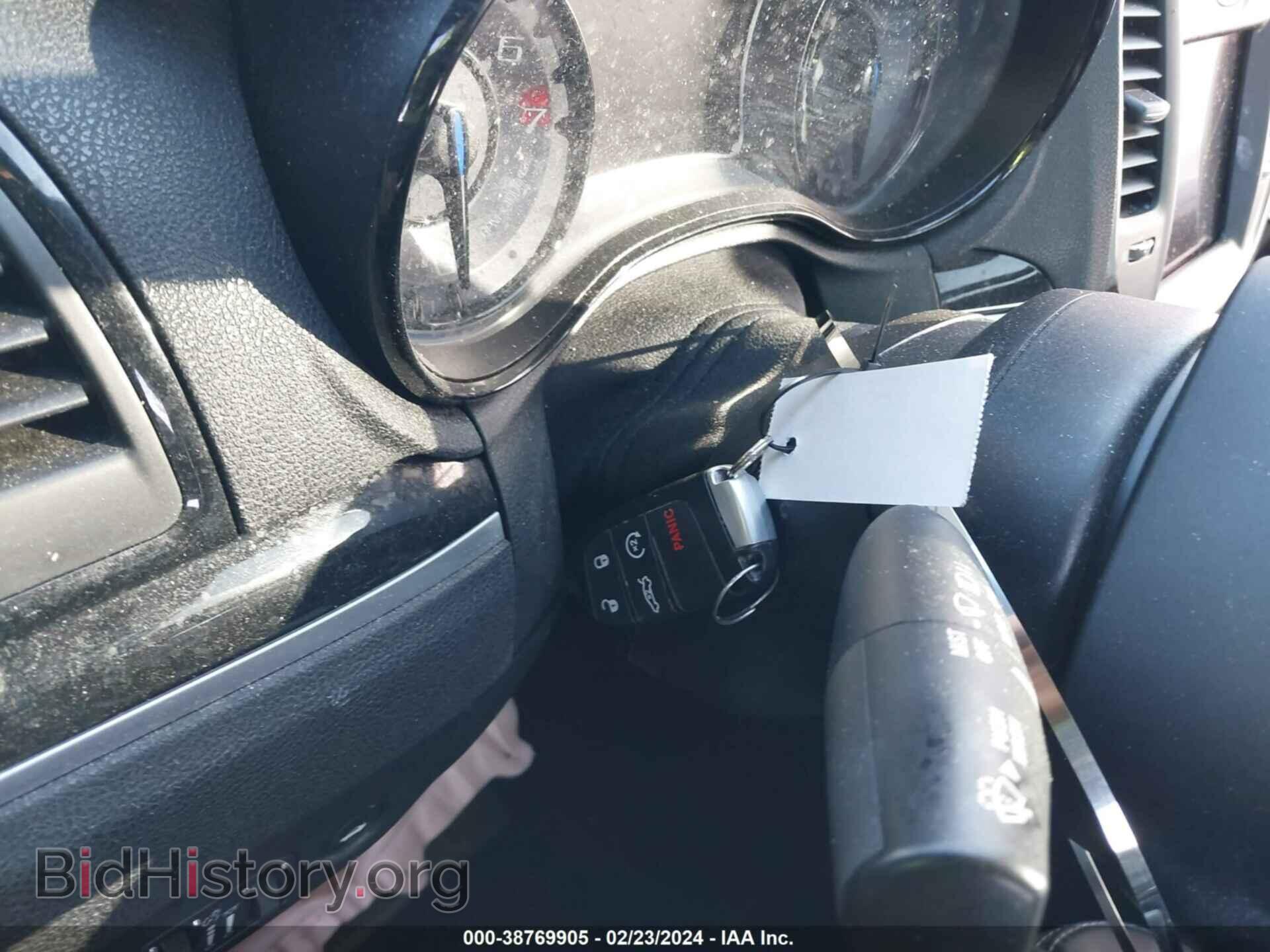 2019 CHRYSLER 300 - VIN: 2C3CCAGG8KH662294 - Фото 11
