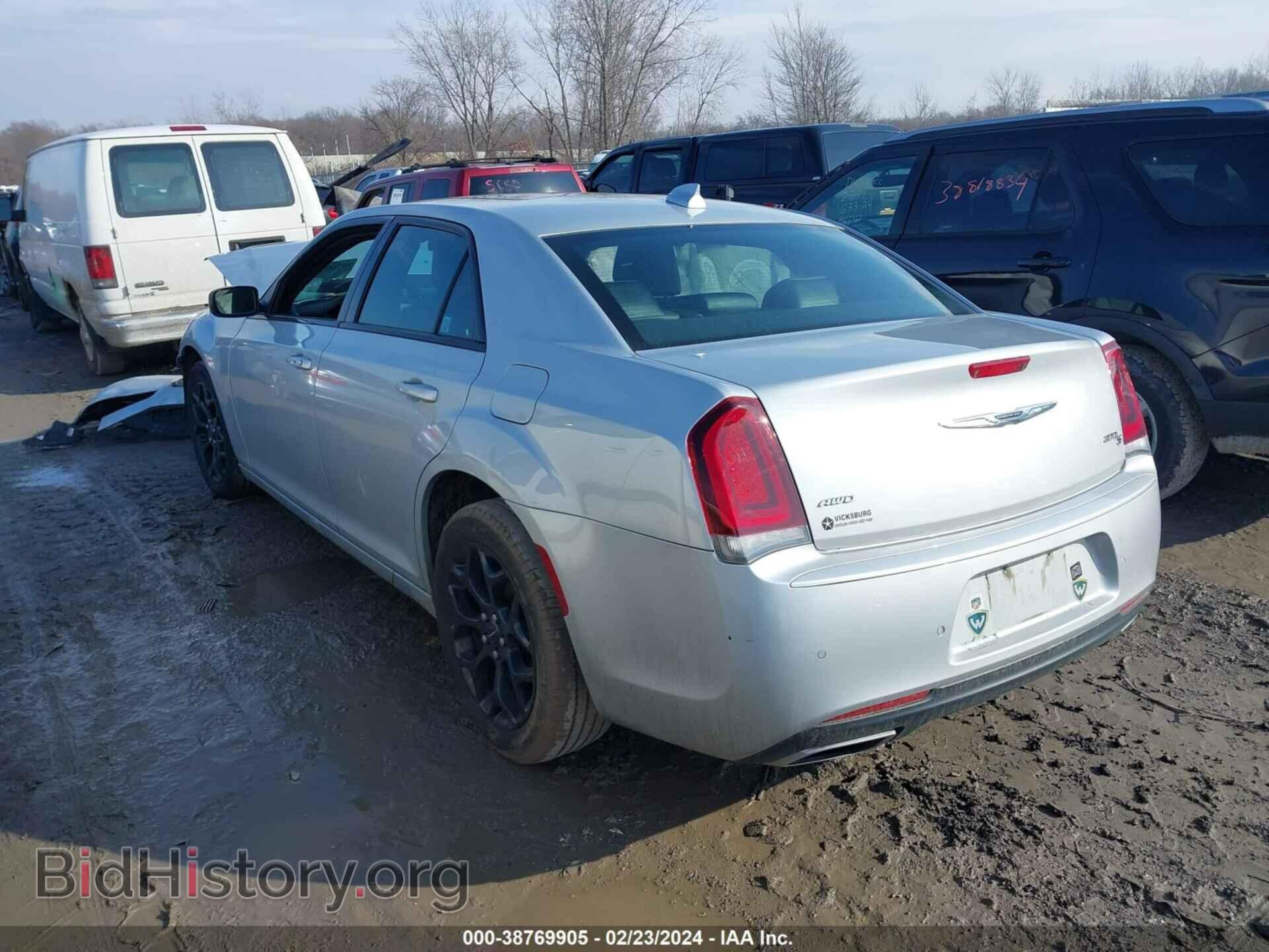 2019 CHRYSLER 300 - VIN: 2C3CCAGG8KH662294 - Фото 3
