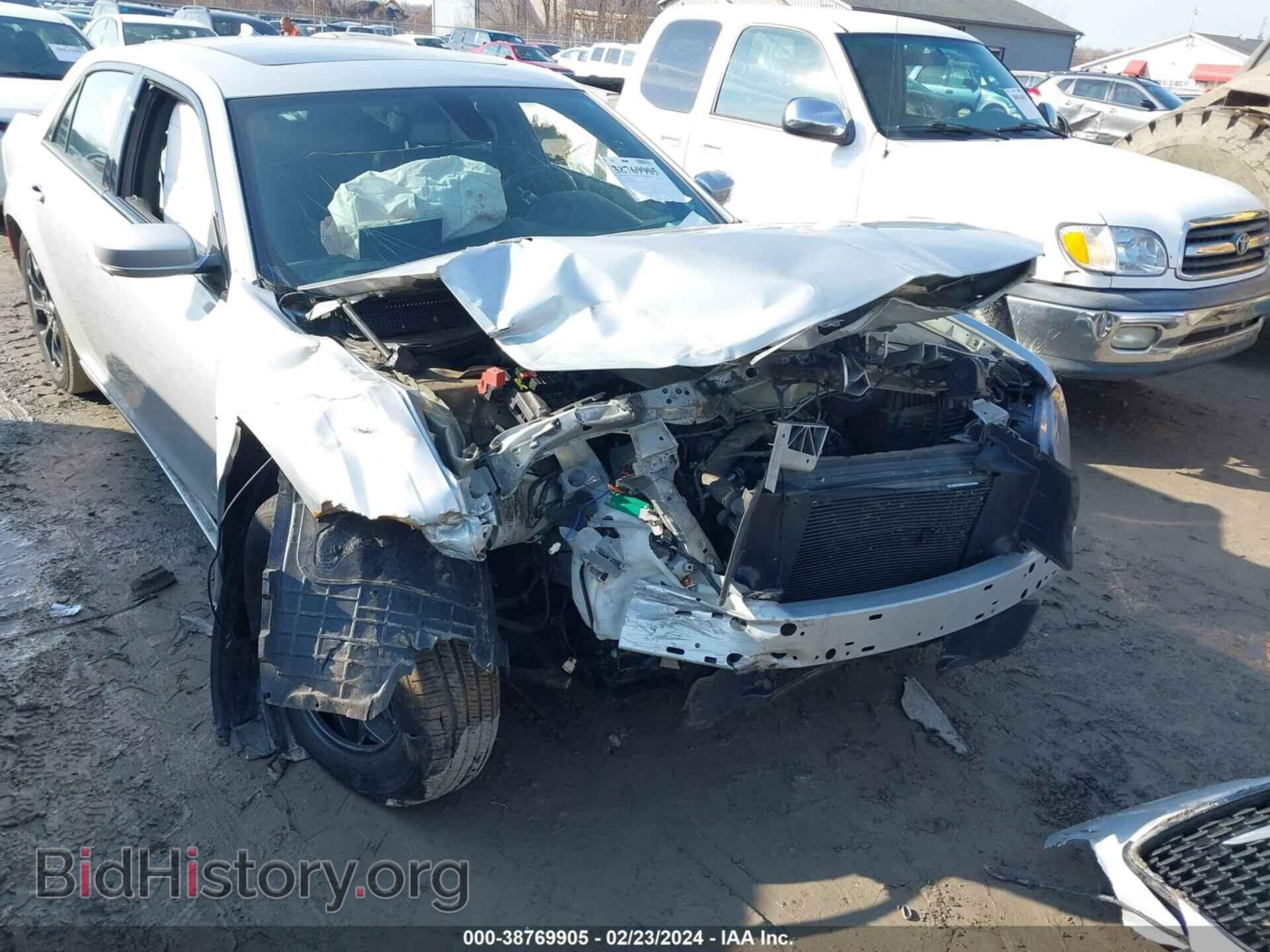 2019 CHRYSLER 300 - VIN: 2C3CCAGG8KH662294 - Фото 6