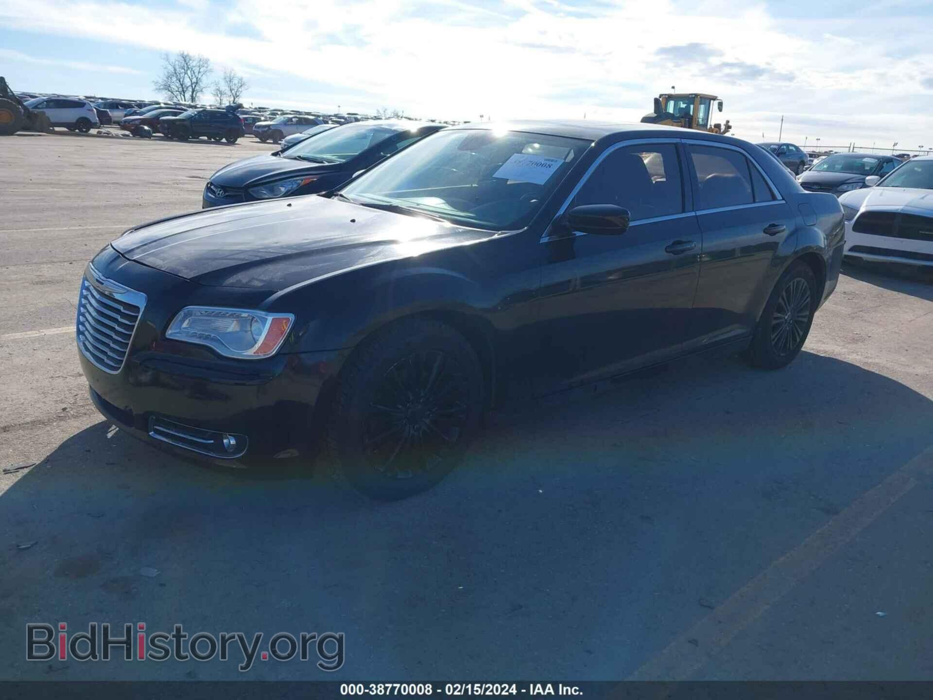 2013 CHRYSLER 300 - VIN: 2C3CCARG7DH573638 - Фото 2