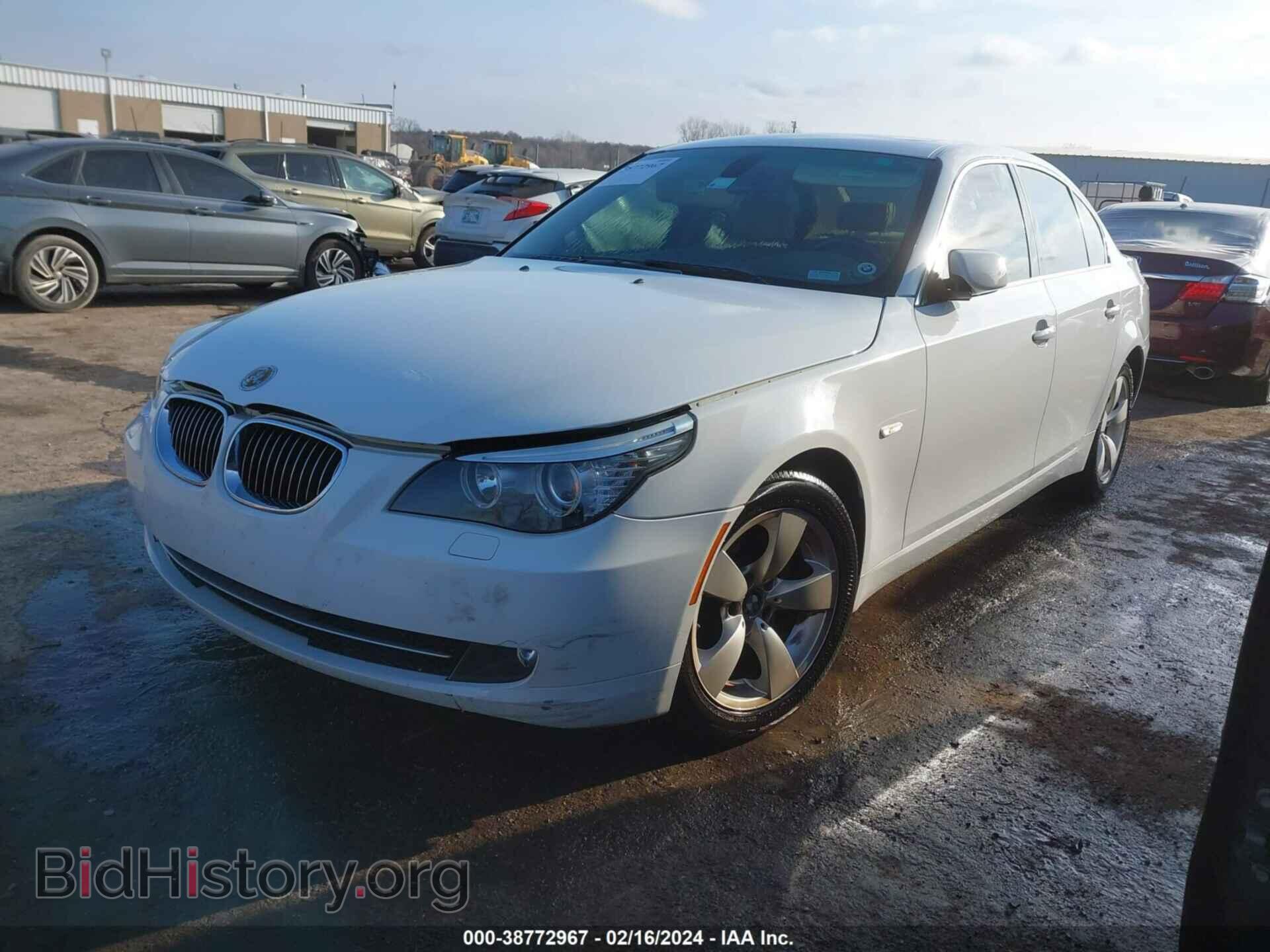 2008 BMW 528I - VIN: WBANU53568CT03001 - Фото 2