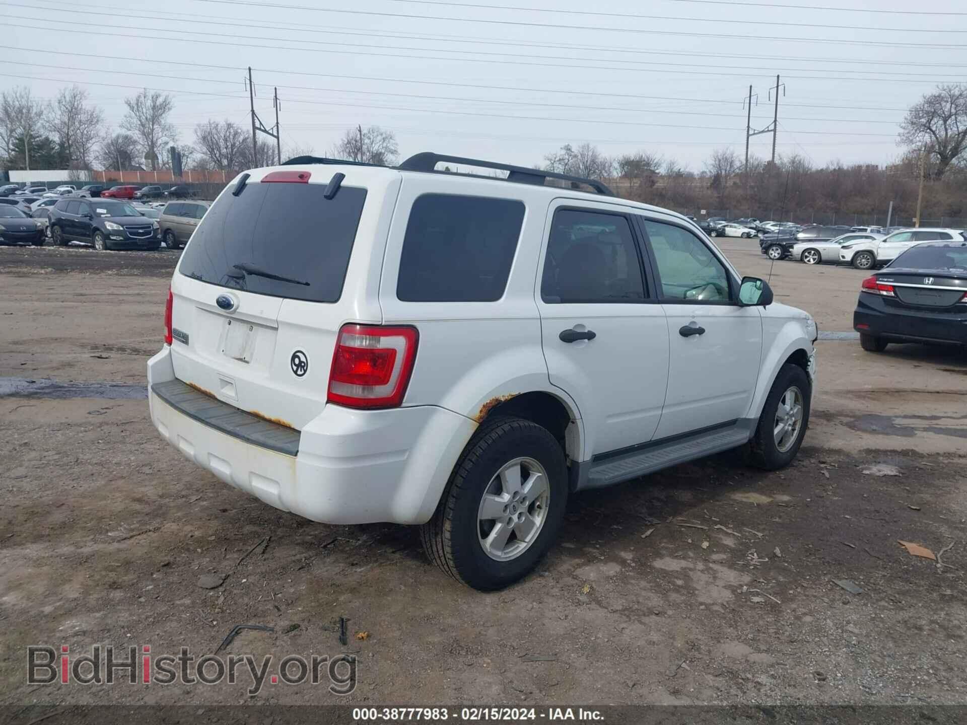 2011 FORD ESCAPE - VIN: 1FMCU0D77BKA93532 - Фото 4