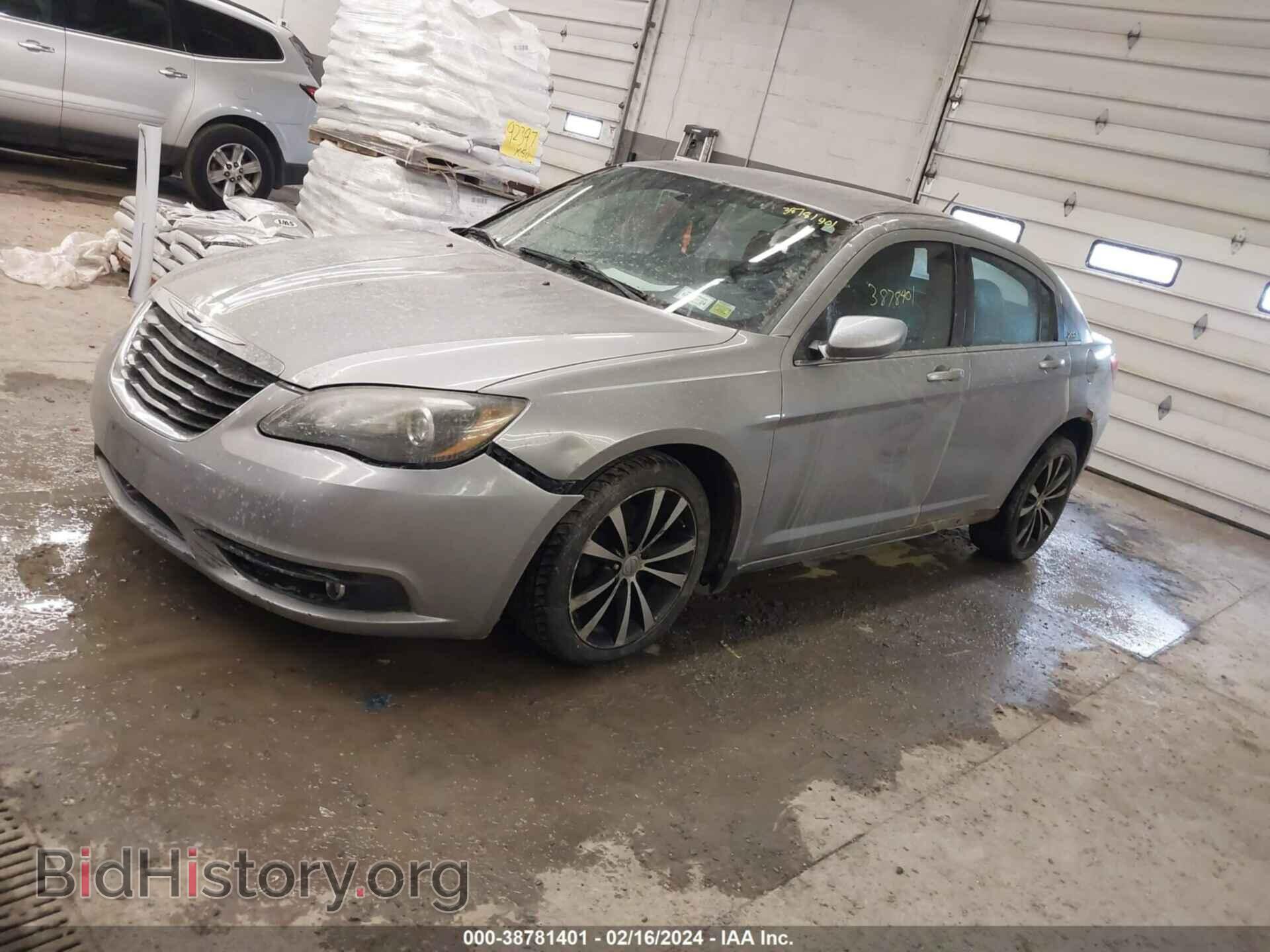 2013 CHRYSLER 200 - VIN: 1C3CCBBG5DN745138 - Фото 2