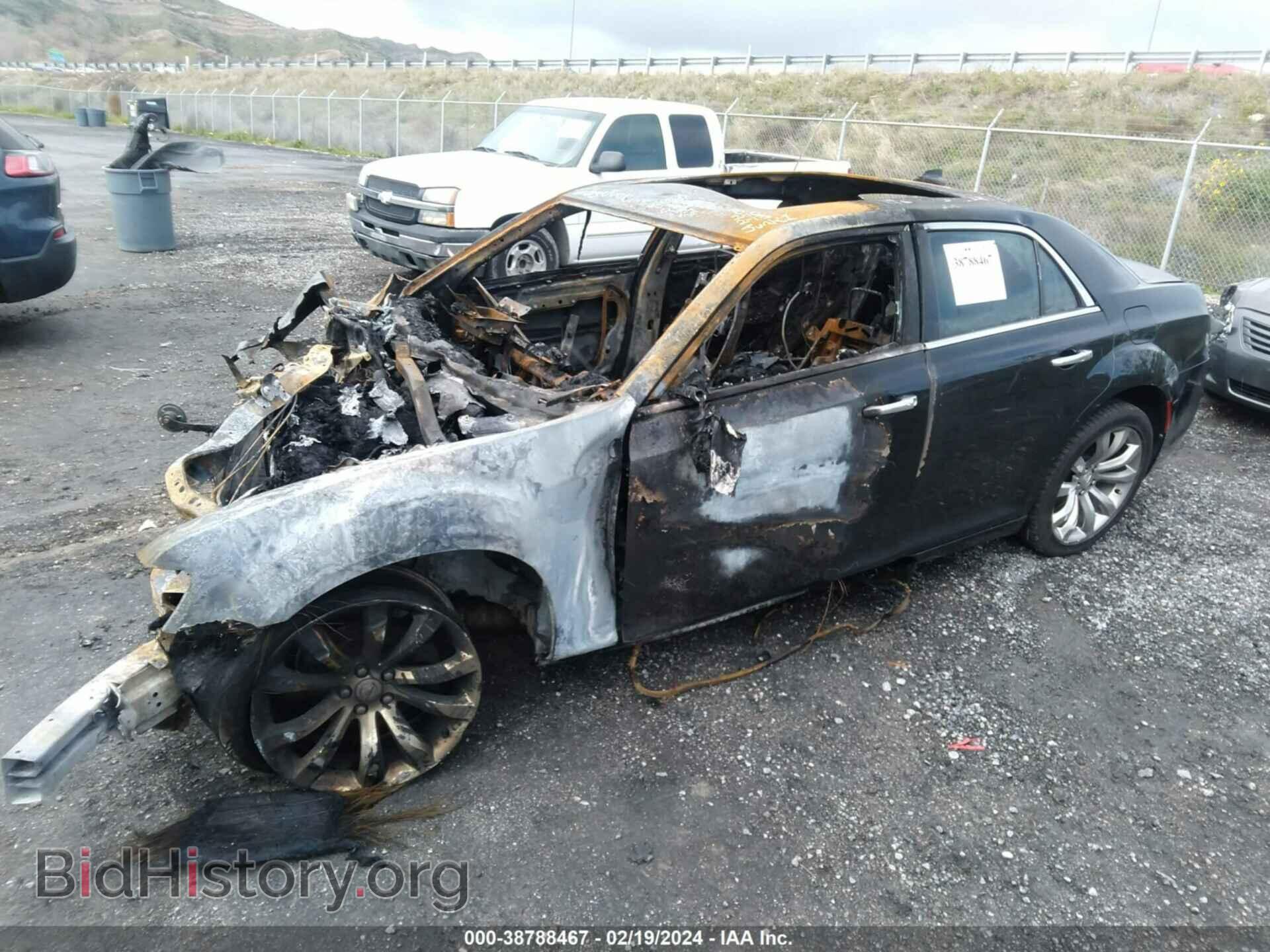 2020 CHRYSLER 300 - VIN: 2C3CCAEG3LH141813 - Фото 2