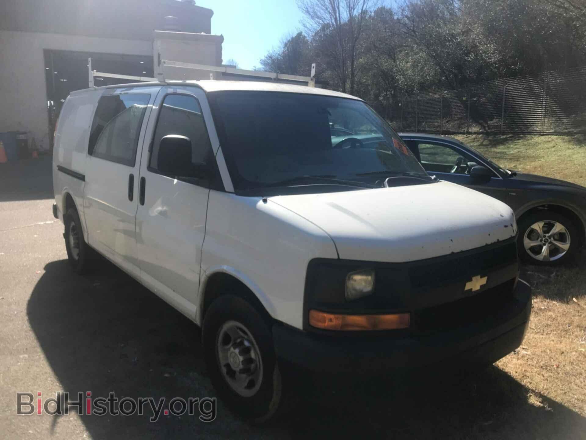2011 CHEVROLET EXPRESS 2500 - VIN: 1GCWGFCA2B1152047 - Фото 2