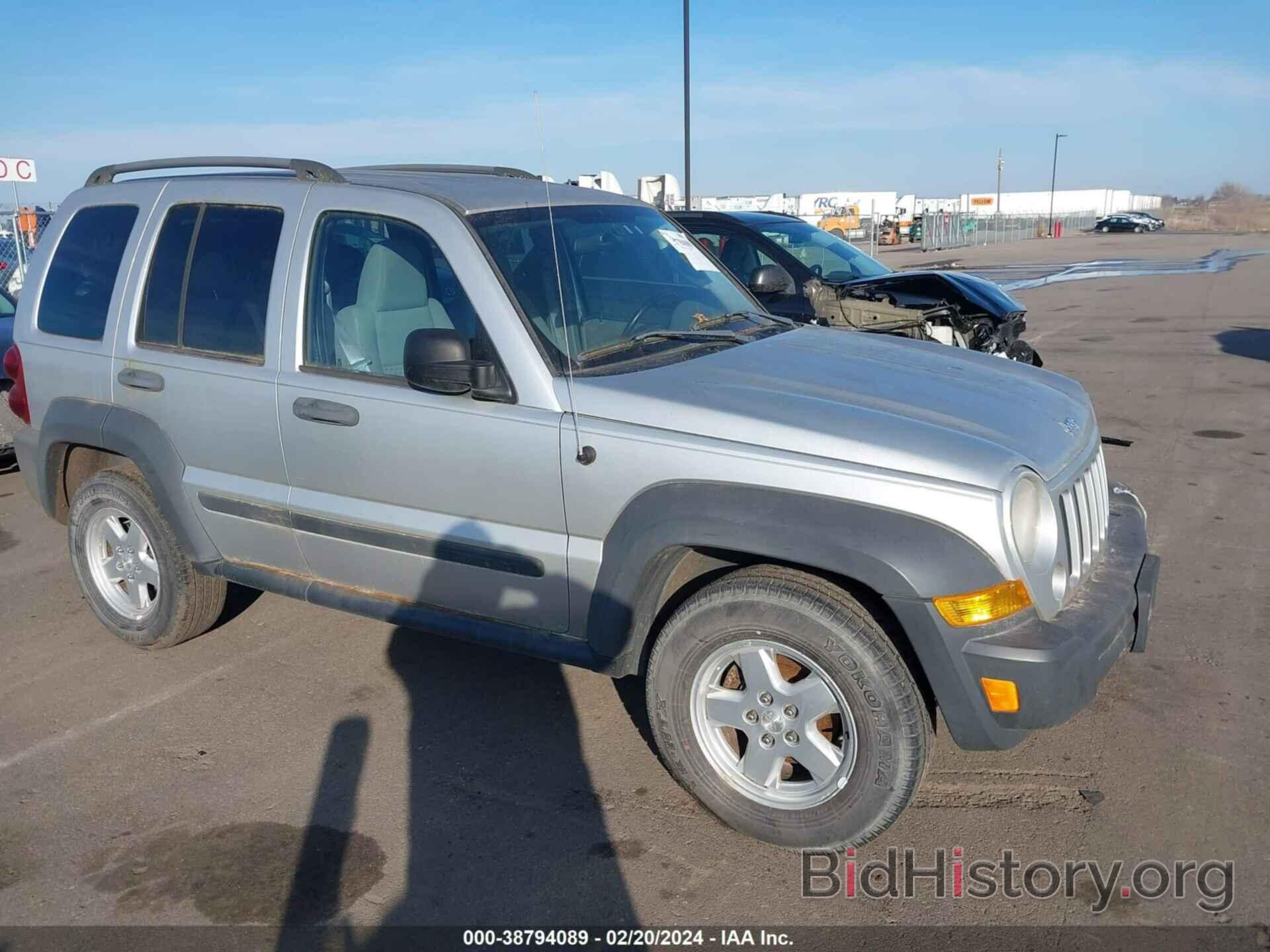 Photo 1J4GL48K26W284105 - JEEP LIBERTY 2006