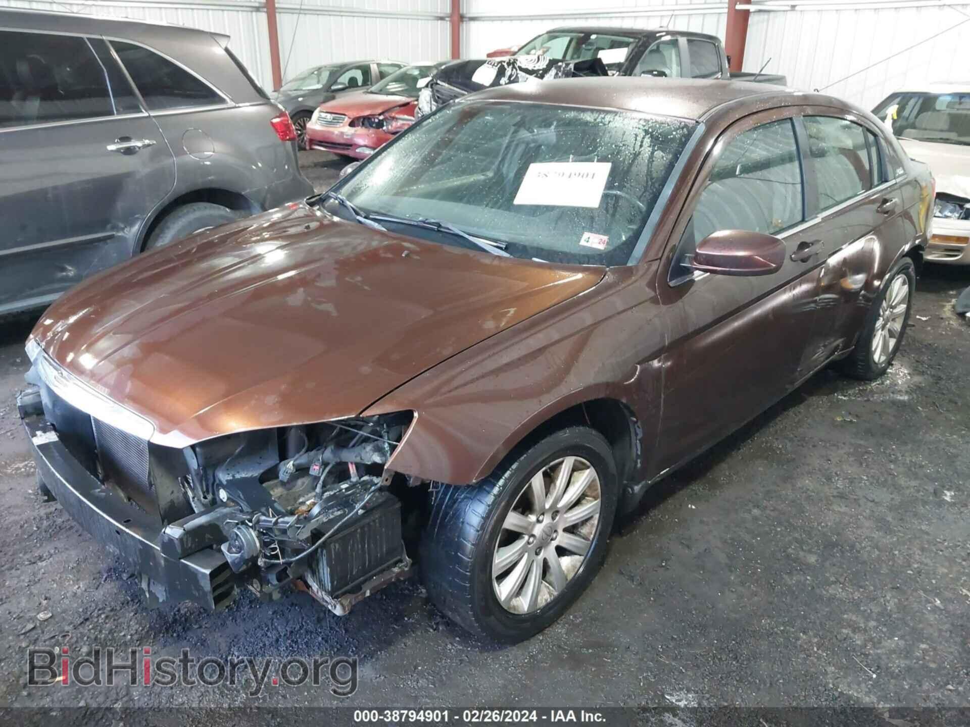 2013 CHRYSLER 200 - VIN: 1C3CCBBG3DN532141 - Фото 2