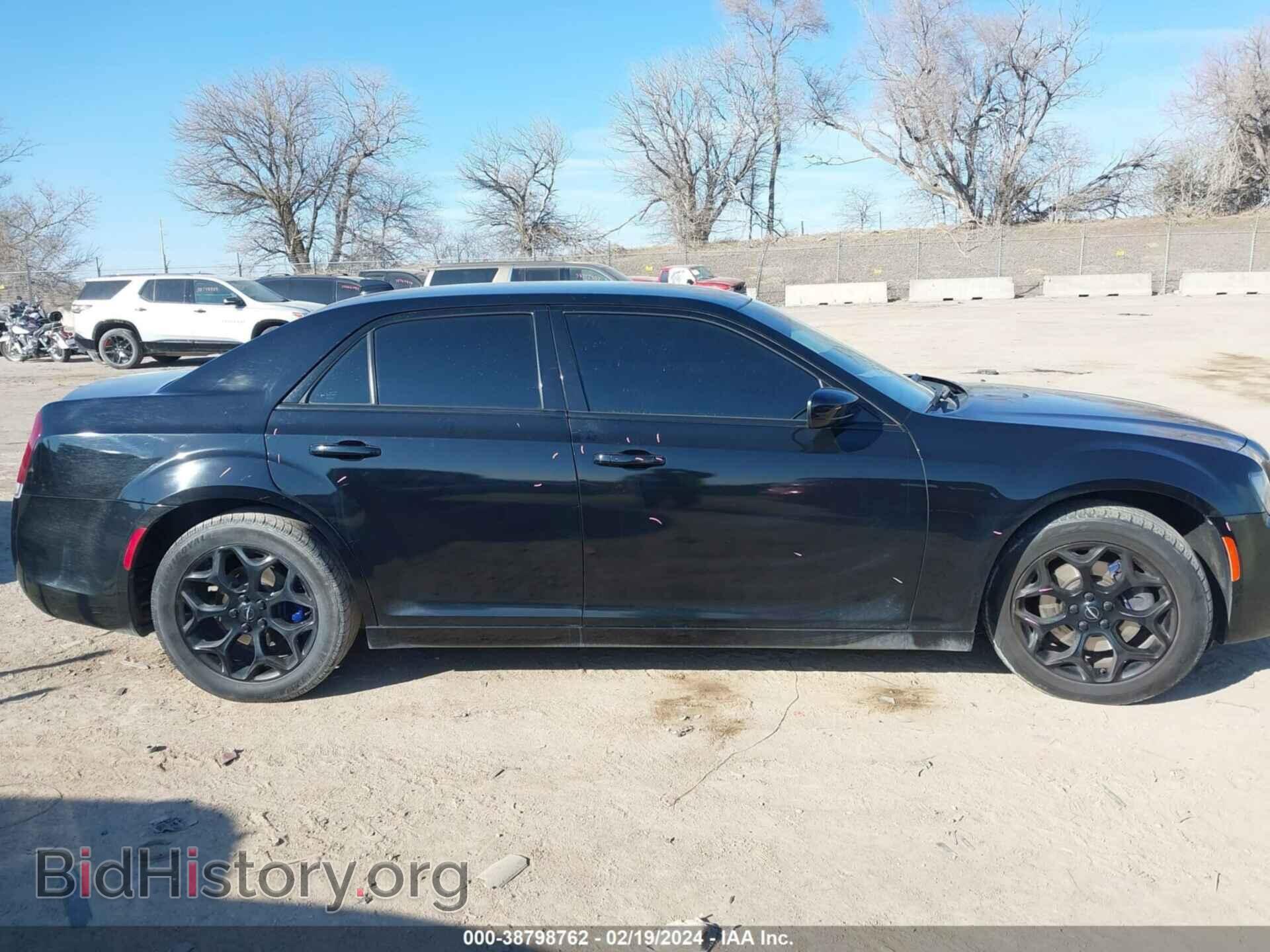 2018 CHRYSLER 300 - VIN: 2C3CCAGG0JH199002 - Фото 13