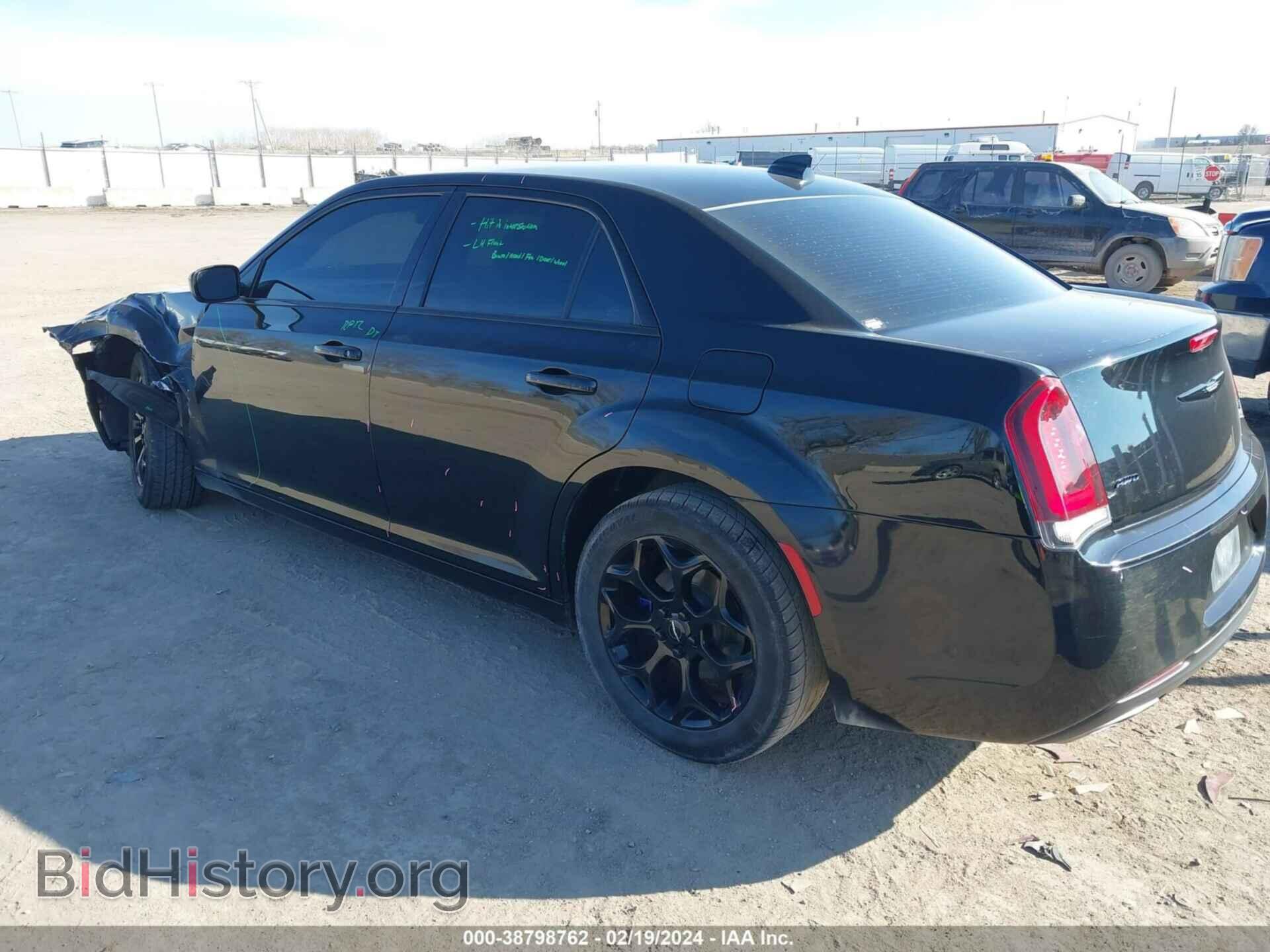 2018 CHRYSLER 300 - VIN: 2C3CCAGG0JH199002 - Фото 3