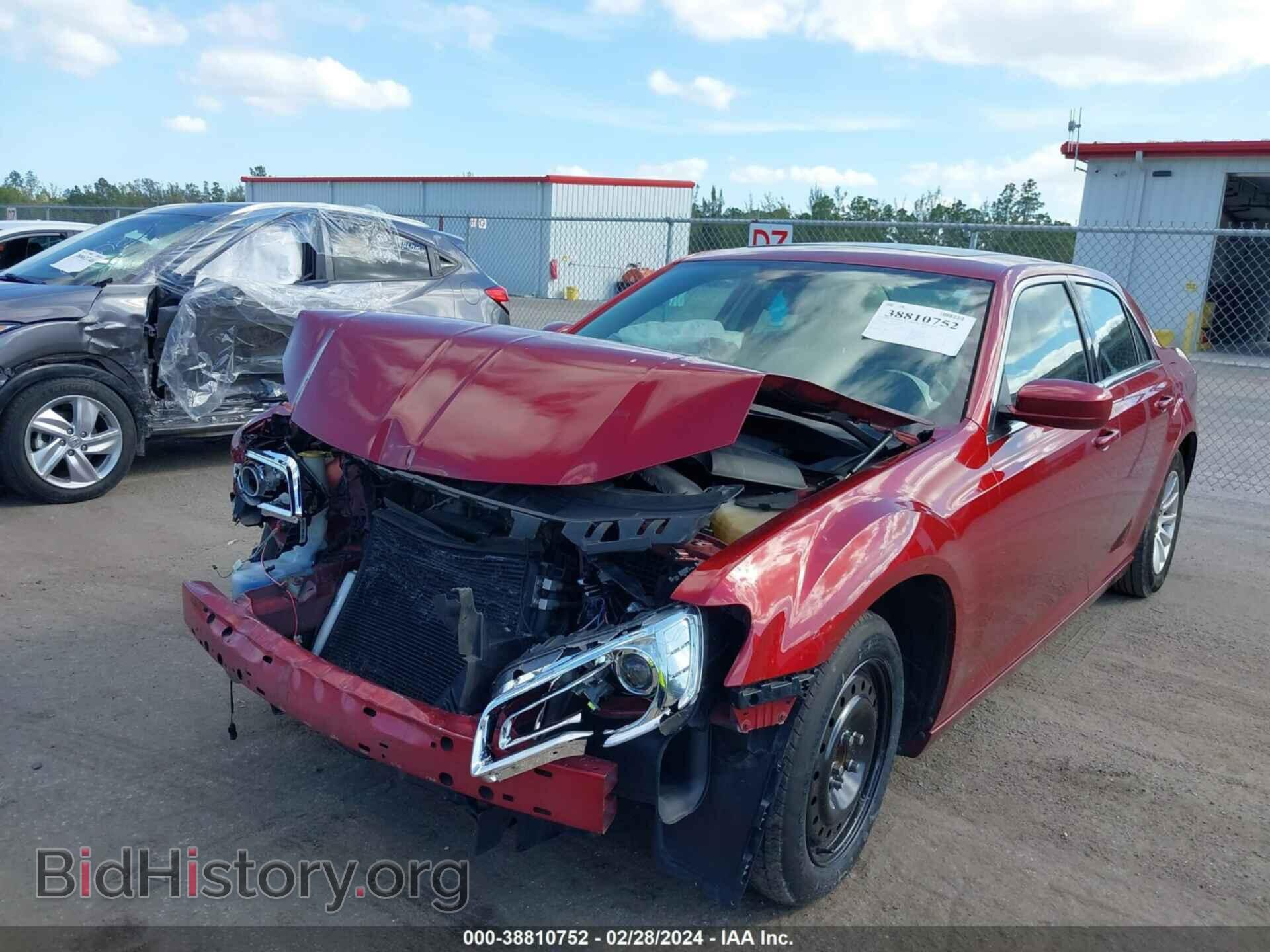 2014 CHRYSLER 300 - VIN: 2C3CCAAG5EH166477 - Фото 2