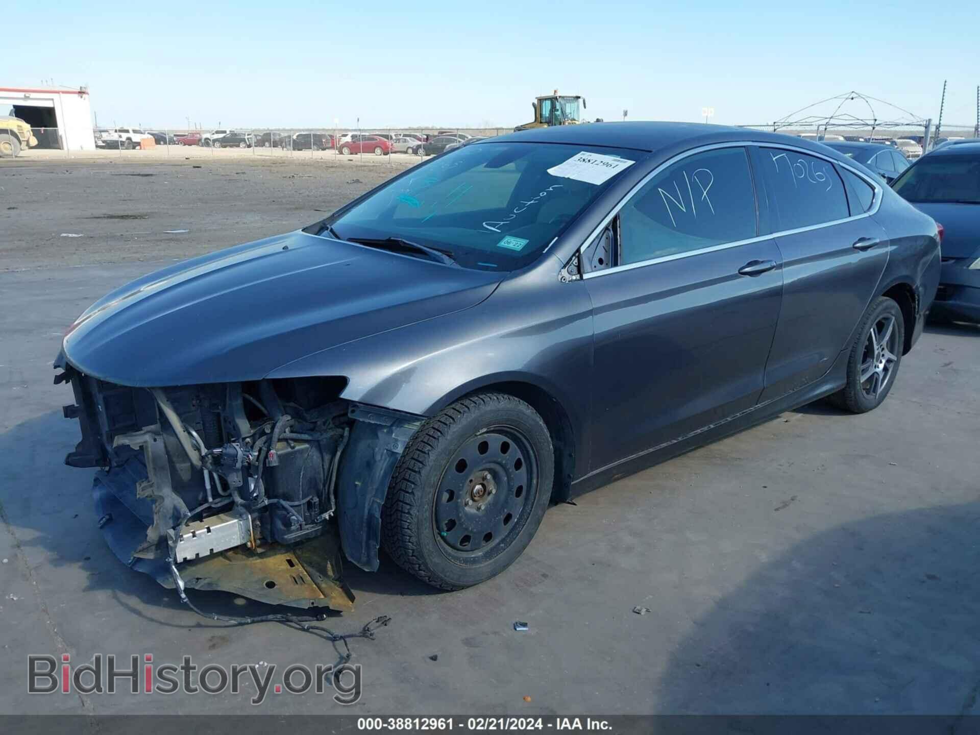 2015 CHRYSLER 200 - VIN: 1C3CCCAB0FN670265 - Фото 2