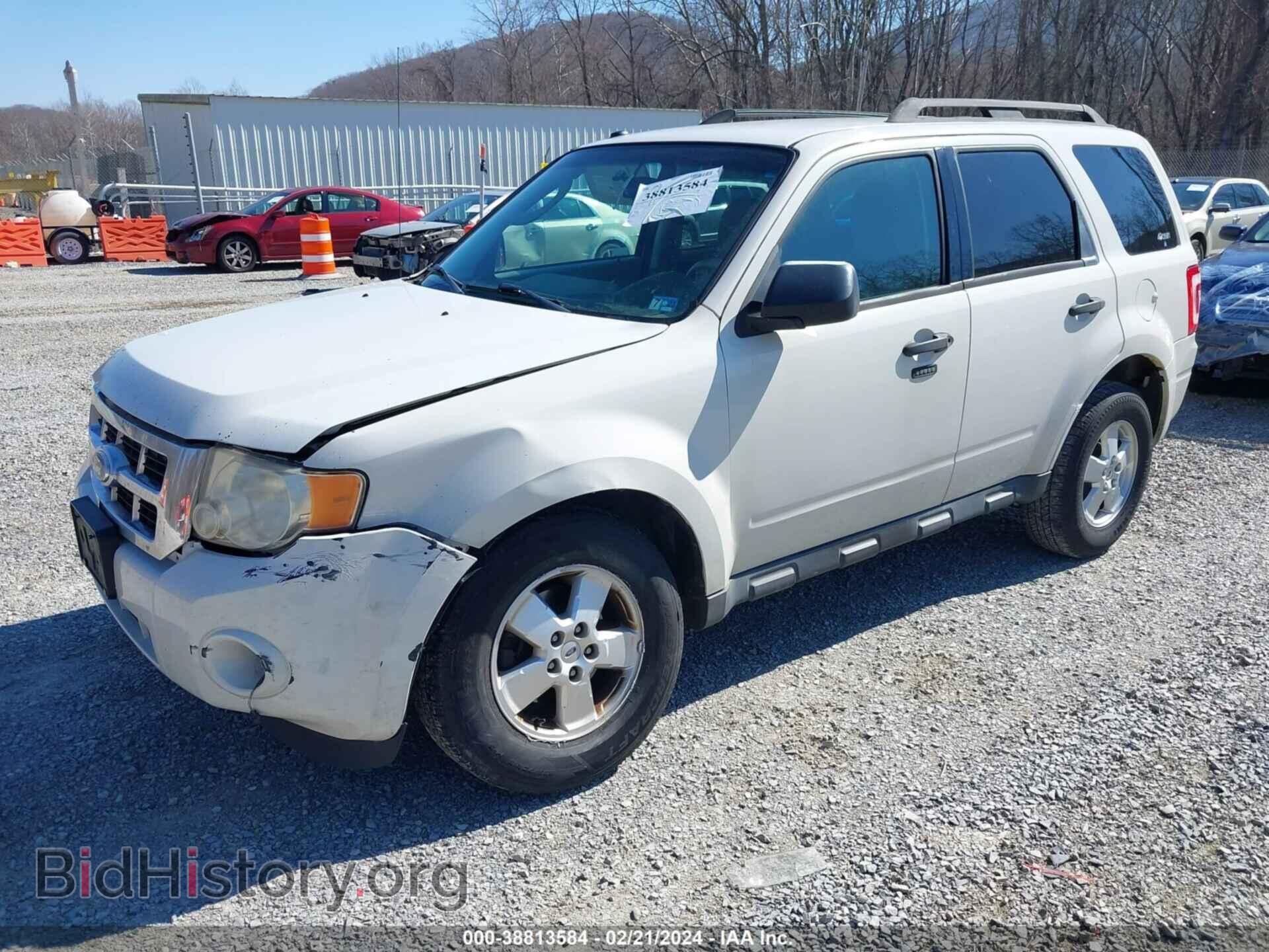 2011 FORD ESCAPE - VIN: 1FMCU0D77BKB36556 - Photo 2