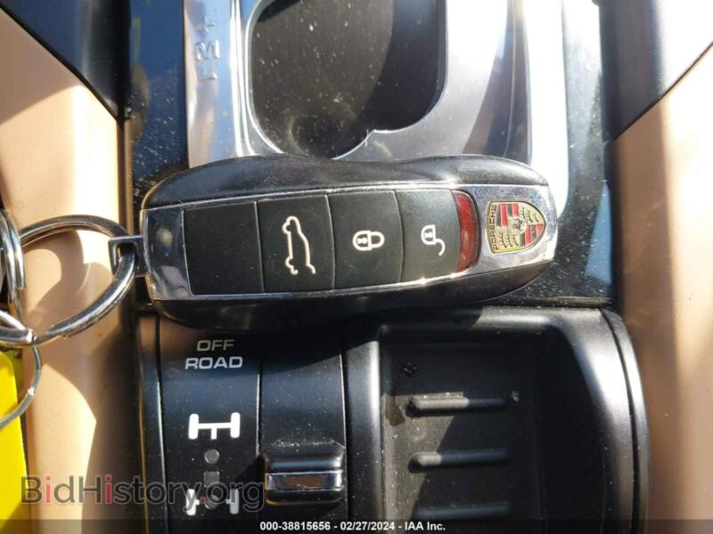2016 Porsche CAYENNE (VIN WP1AA2A2XGLA10071) — photo 11 of 17