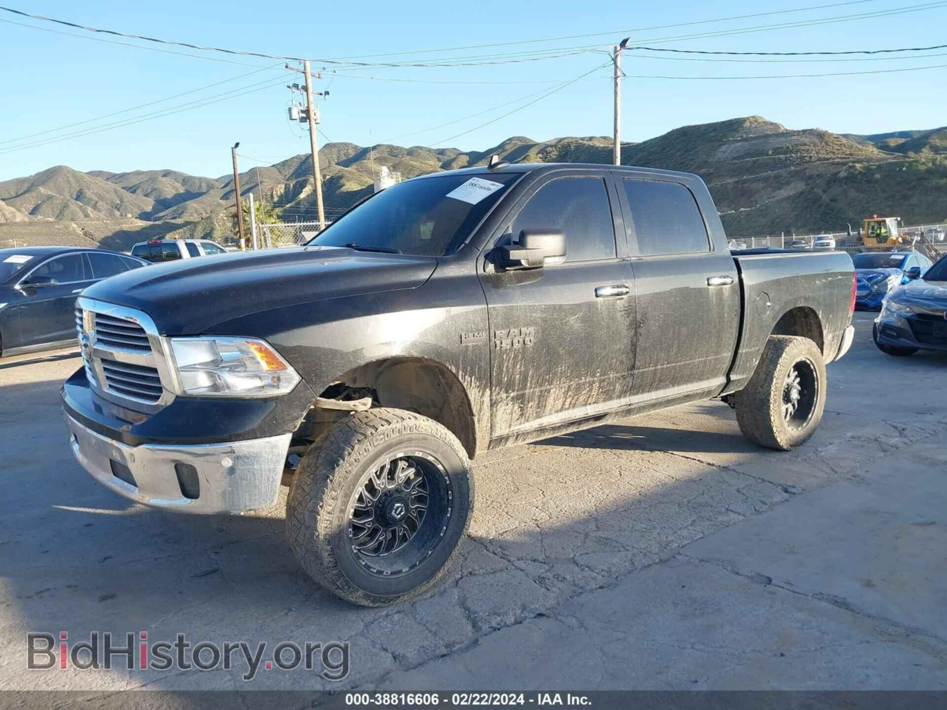 2017 RAM 1500 - VIN: 3C6RR6LT7HG773827 - Фото 2