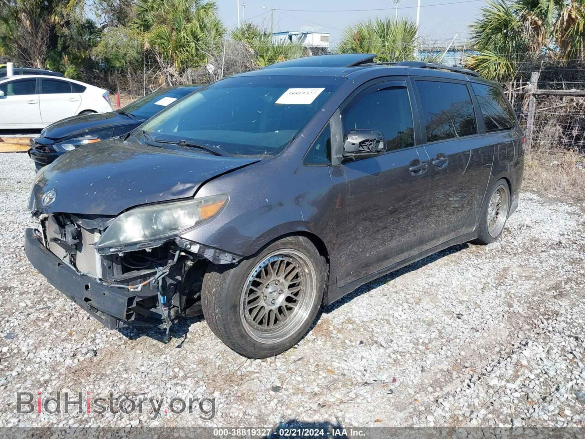 2011 TOYOTA SIENNA - VIN: 5TDXK3DC4BS037812 - Фото 2