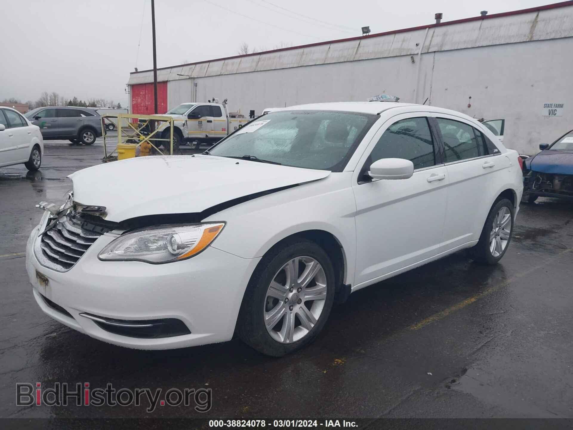 2013 CHRYSLER 200 - VIN: 1C3CCBBB9DN695736 - Photo 2
