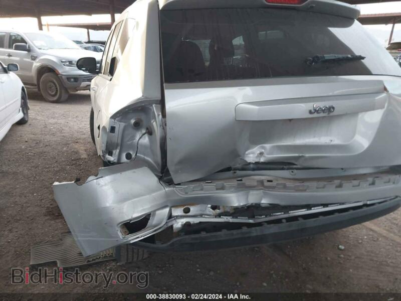 2011 Jeep COMPASS (VIN 1J4NT1FA4BD170631) — photo 6 of 16