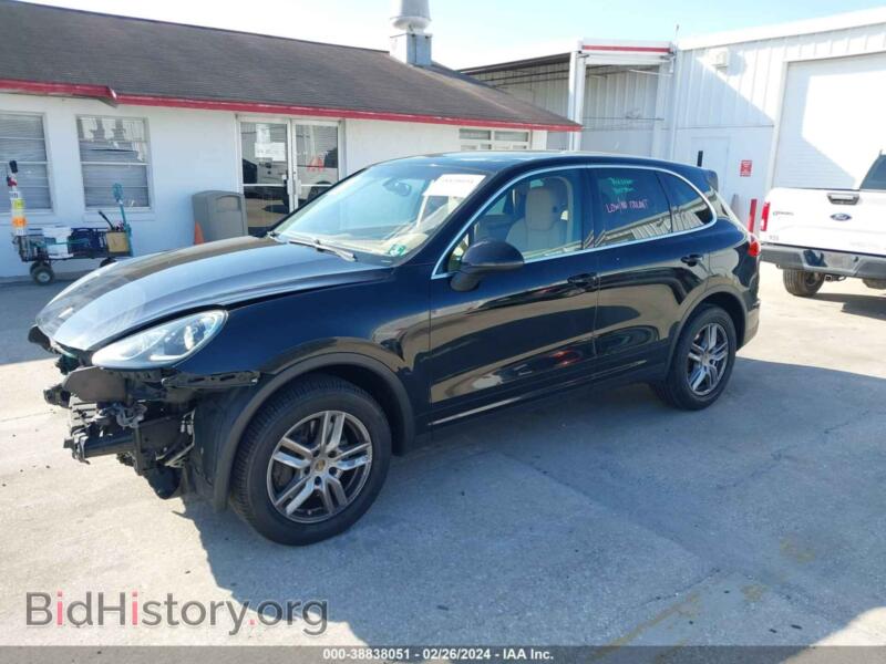 2016 Porsche CAYENNE (VIN WP1AA2A27GLA11307) — photo 2 of 17