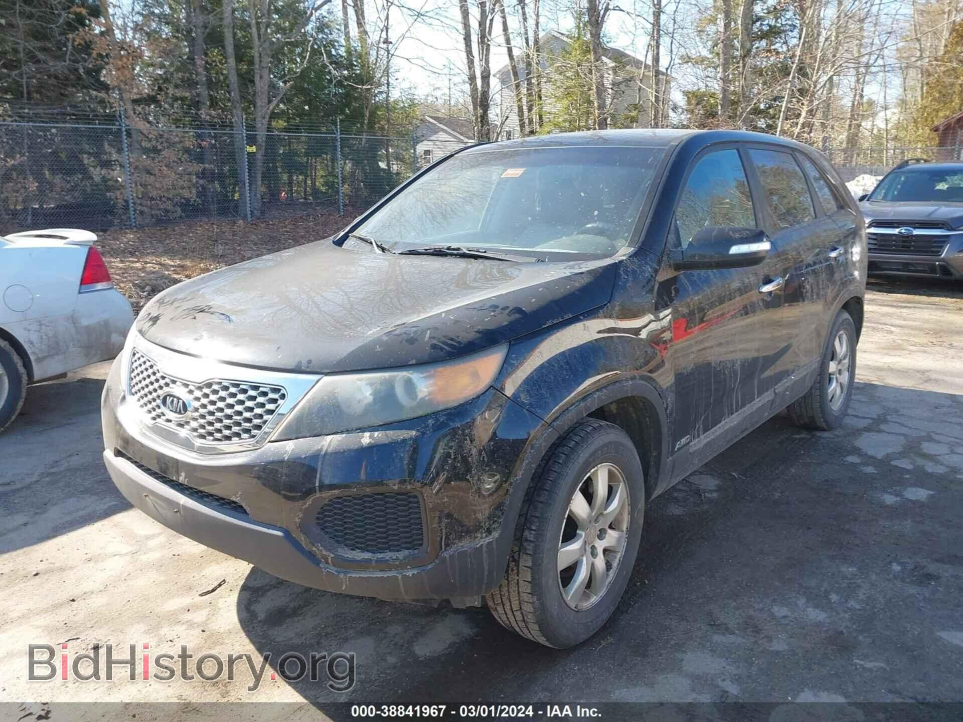 2011 KIA SORENTO - VIN: 5XYKTCA1XBG019922 - Фото 2