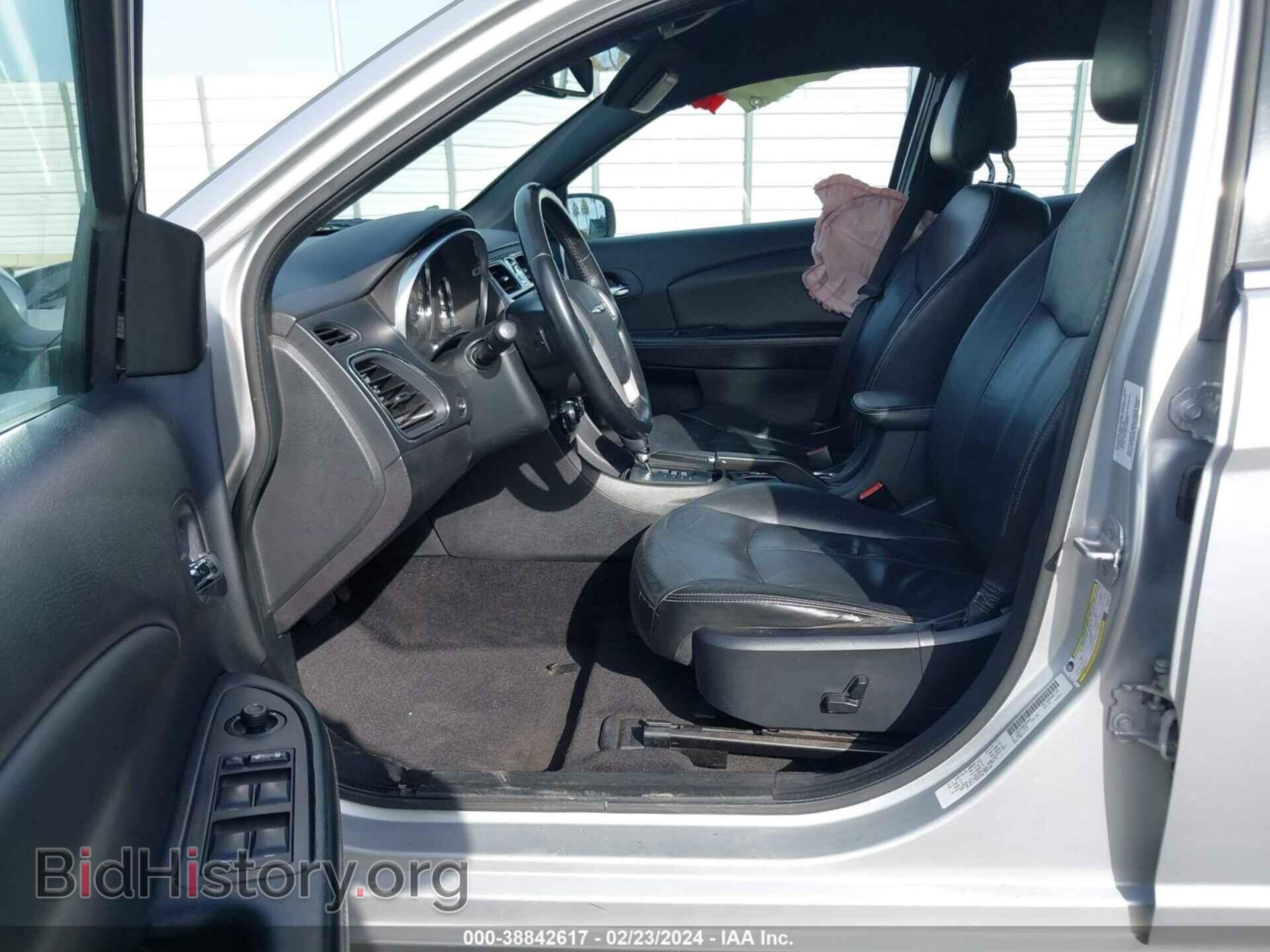 2011 CHRYSLER 200 - VIN: 1C3BC2FB8BN556040 - Фото 5