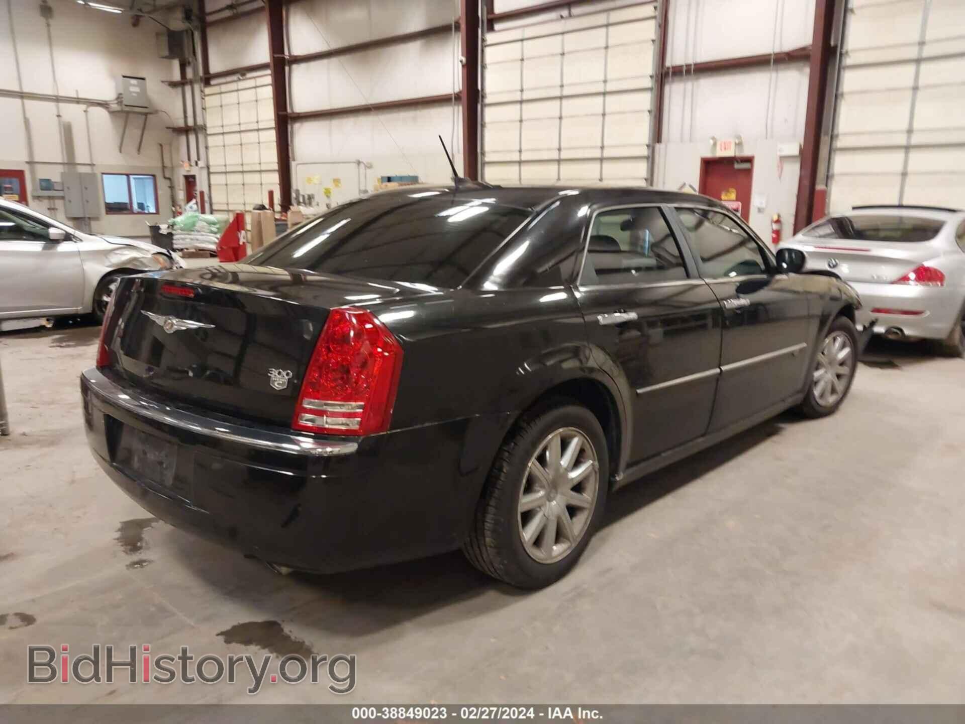 2008 CHRYSLER 300C - VIN: 2C3KA63H28H336206 - Фото 4