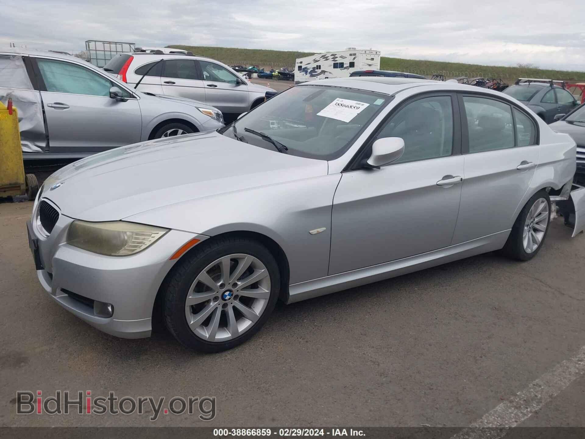 2011 BMW 328I - VIN: WBAPH5C56BA441279 - Фото 2