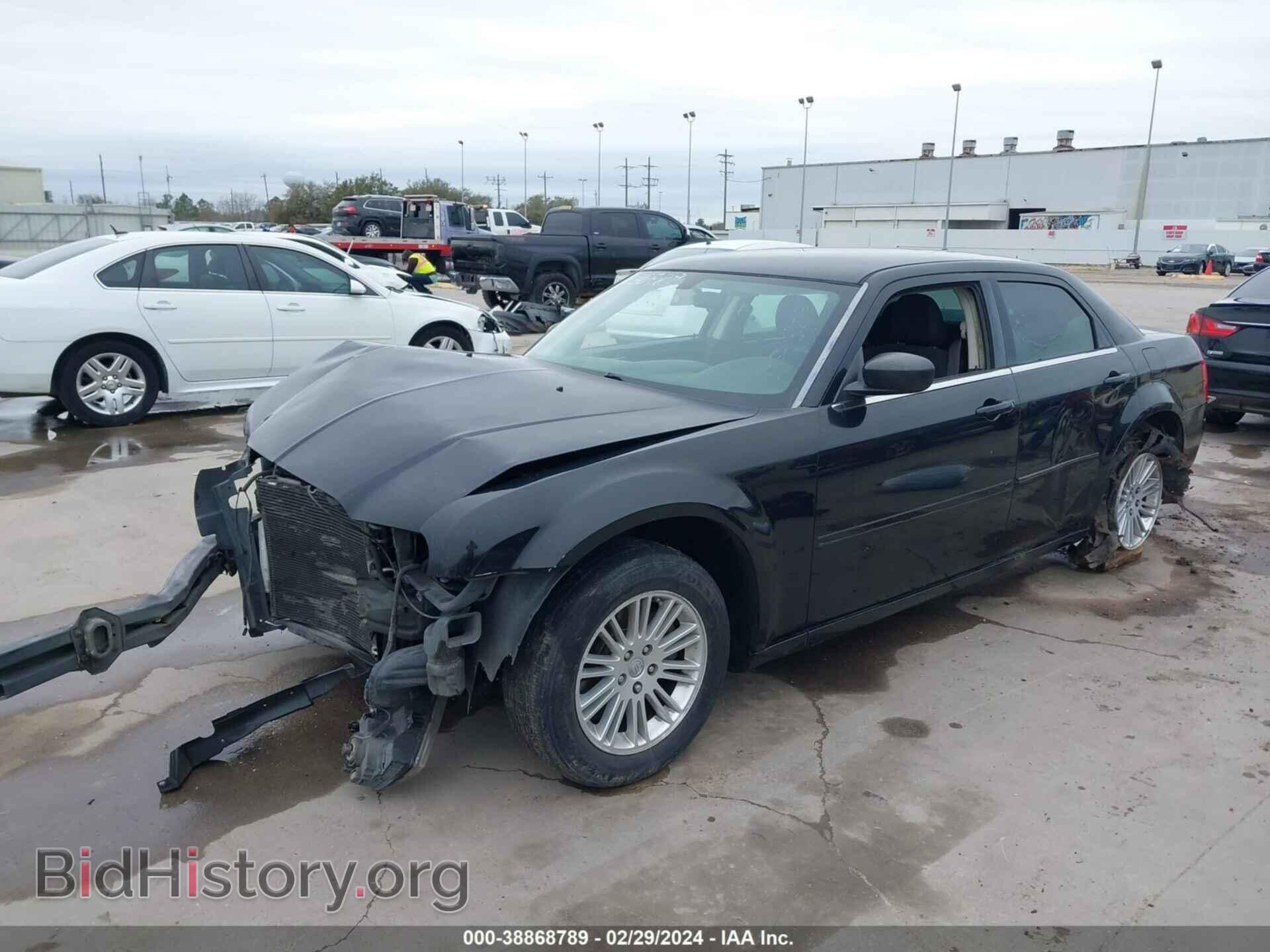 2009 CHRYSLER 300 - VIN: 2C3KA43D79H553348 - Фото 2